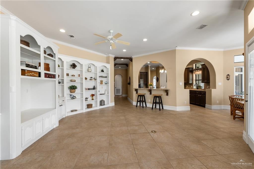 Edinburg, Texas, 78539, United States, 6 Bedrooms Bedrooms, ,5 BathroomsBathrooms,Residential,Active,1953652