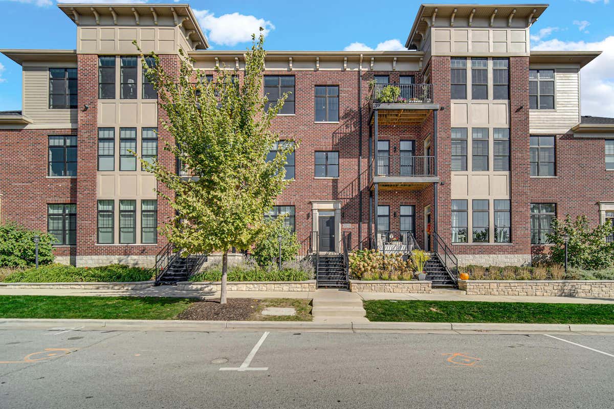 204 CAMPBELL ST UNIT 301, VALPARAISO, IN 46385, photo 1 of 20