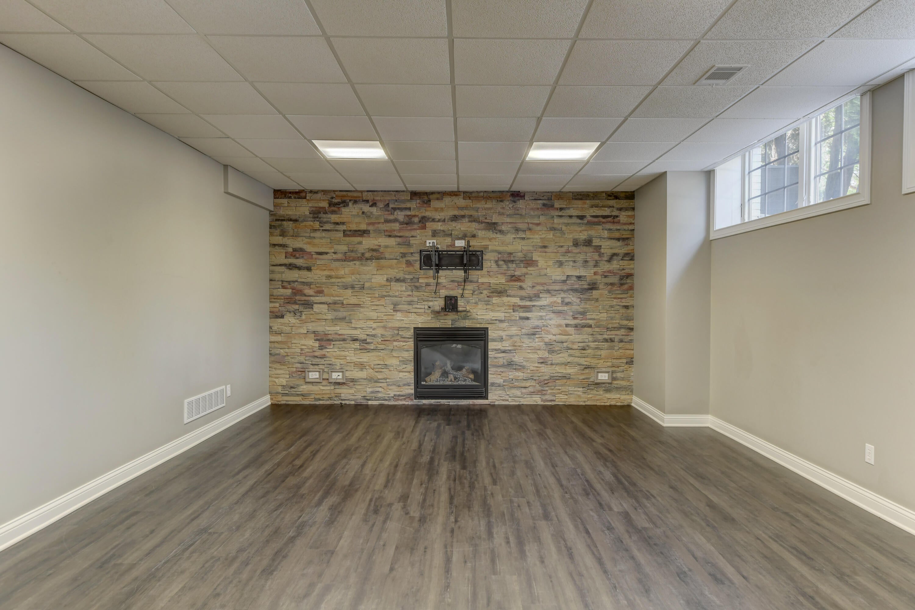 Munster, Indiana, 46321, United States, 7 Bedrooms Bedrooms, ,7 BathroomsBathrooms,Residential,Active,1910154