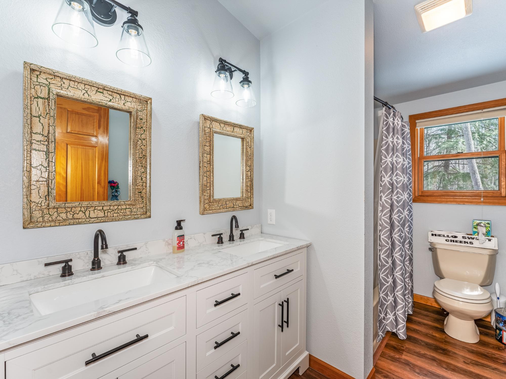 Eagle River, Wisconsin, 54521, United States, 4 Bedrooms Bedrooms, ,4 BathroomsBathrooms,Residential,Active,1899215