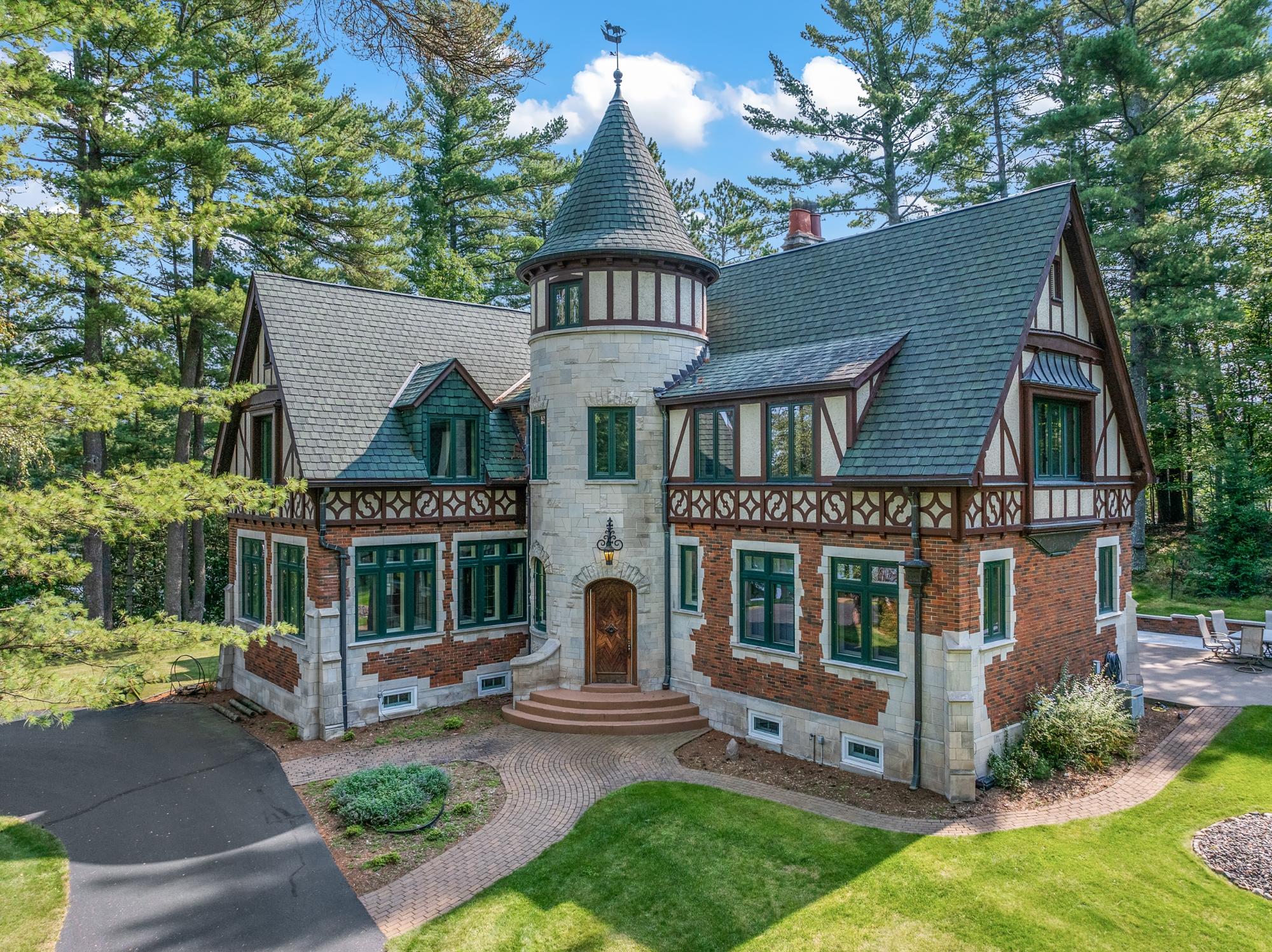 Eagle River, Wisconsin, 54521, United States, 4 Bedrooms Bedrooms, ,5 BathroomsBathrooms,Residential,Active,1952073