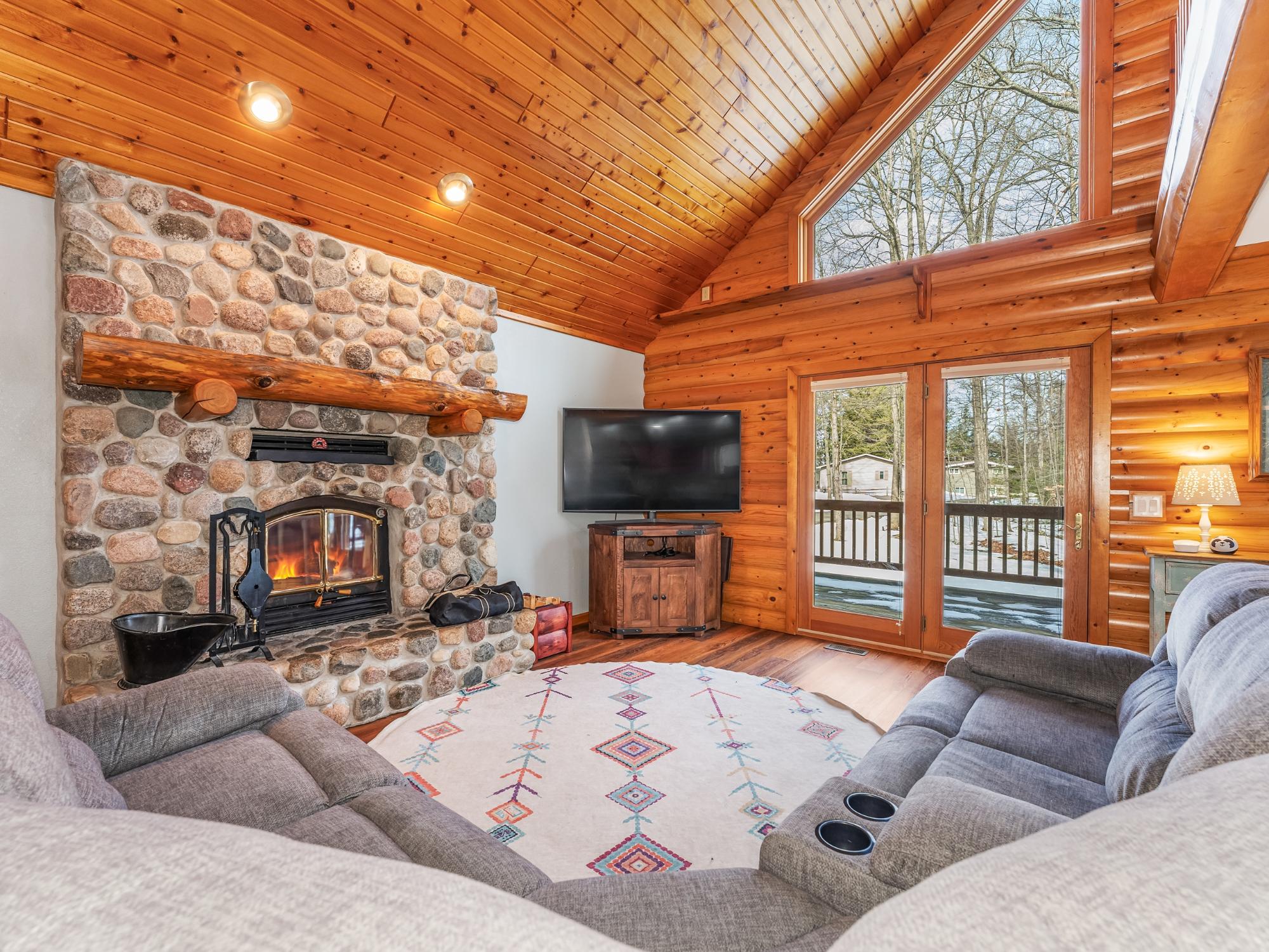 Eagle River, Wisconsin, 54521, United States, 4 Bedrooms Bedrooms, ,4 BathroomsBathrooms,Residential,Active,1899215