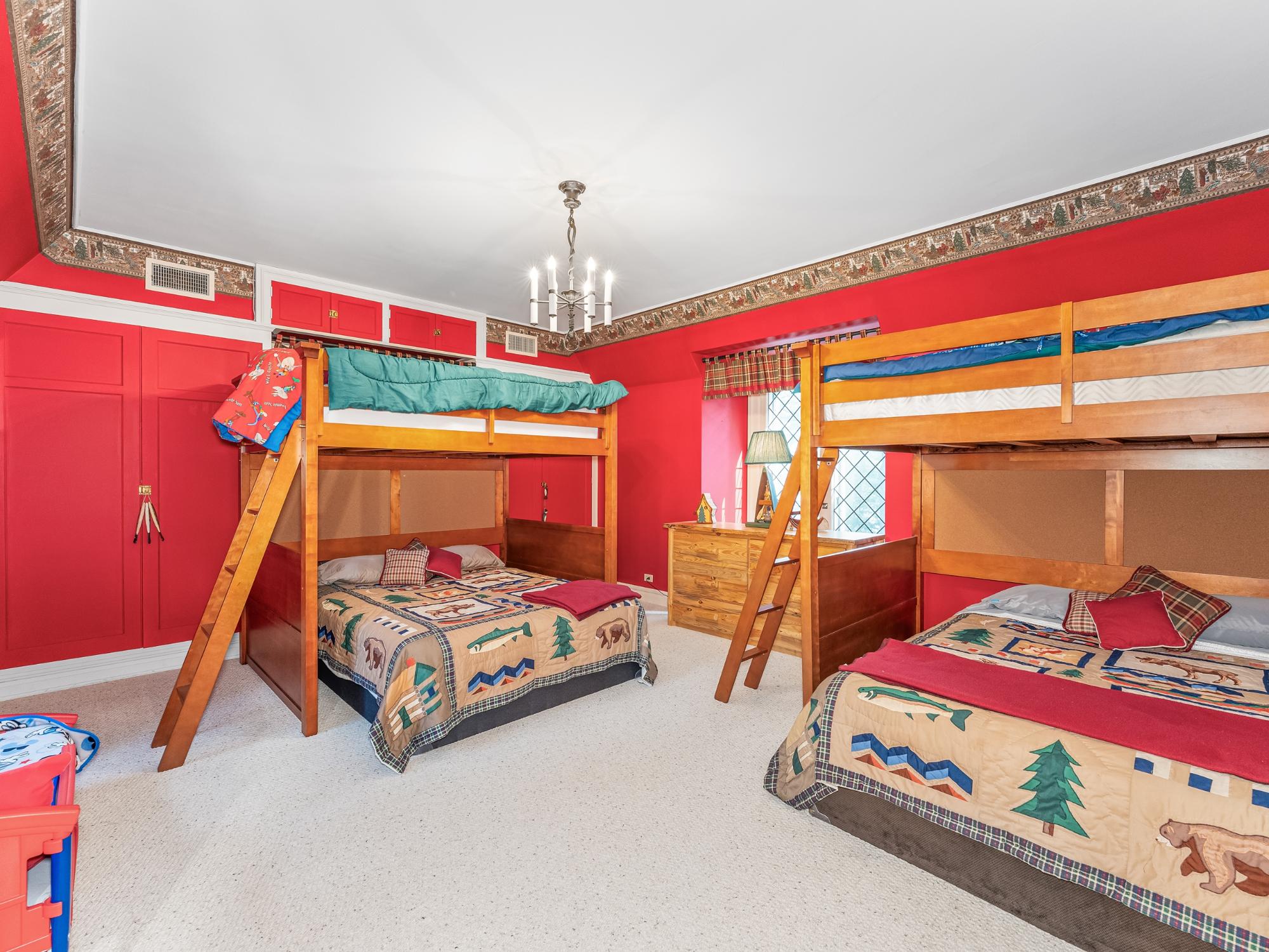 Eagle River, Wisconsin, 54521, United States, 4 Bedrooms Bedrooms, ,5 BathroomsBathrooms,Residential,Active,1952073