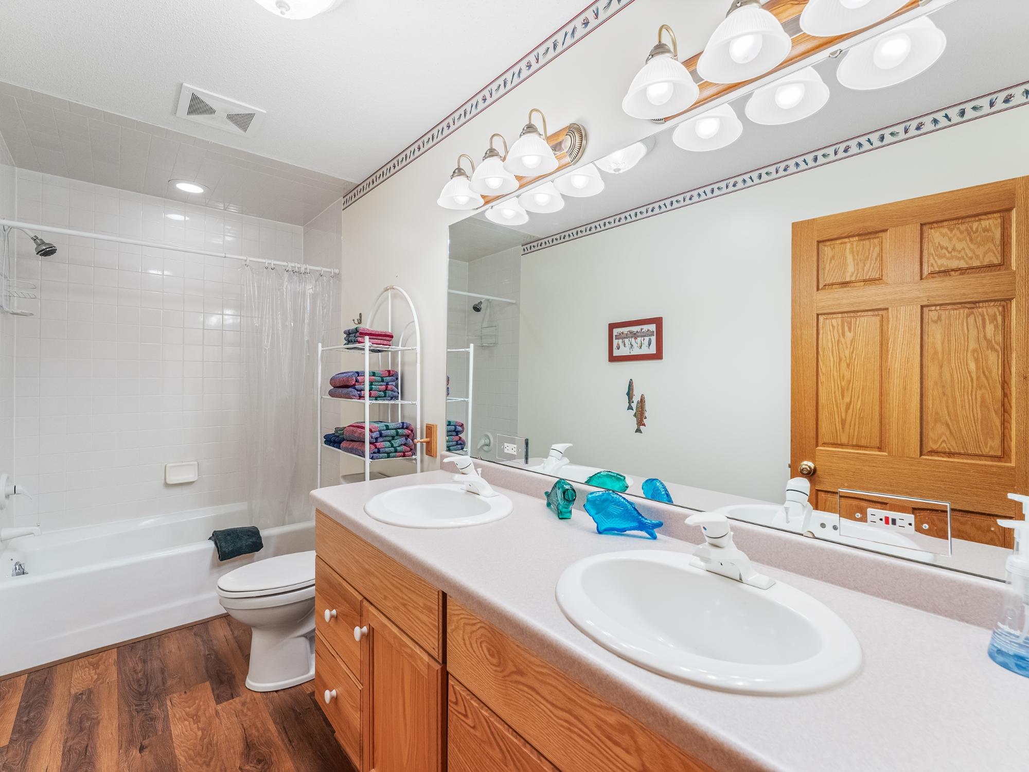 Eagle River, Wisconsin, 54521, United States, 4 Bedrooms Bedrooms, ,5 BathroomsBathrooms,Residential,Active,1952073