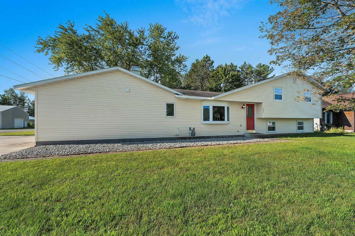 1005 MAIN AVE, CRIVITZ, WI 54114, photo 1 of 64