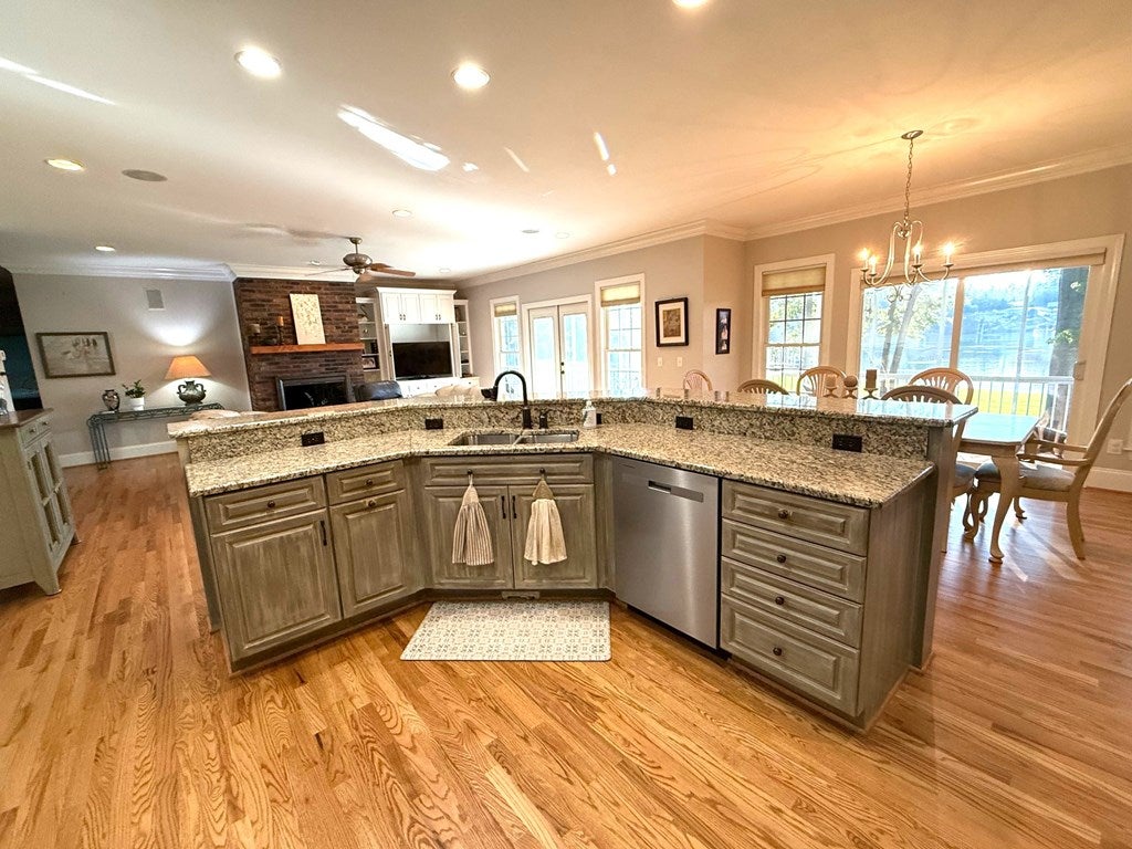 Waterloo, South Carolina, 29384, United States, 5 Bedrooms Bedrooms, ,4 BathroomsBathrooms,Residential,Active,1952994
