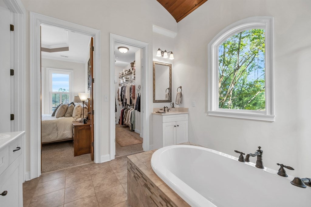 Ninety Six, South Carolina, 29666, United States, 4 Bedrooms Bedrooms, ,4 BathroomsBathrooms,Residential,Active,1997882