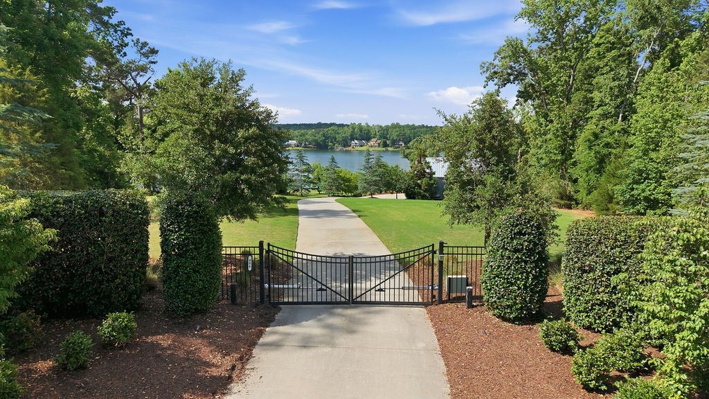Laurens, South Carolina, 29384, United States, 3 Bedrooms Bedrooms, ,5 BathroomsBathrooms,Residential,Active,2052082