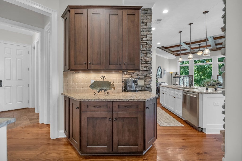 Ninety Six, South Carolina, 29666, United States, 4 Bedrooms Bedrooms, ,4 BathroomsBathrooms,Residential,Active,1997882