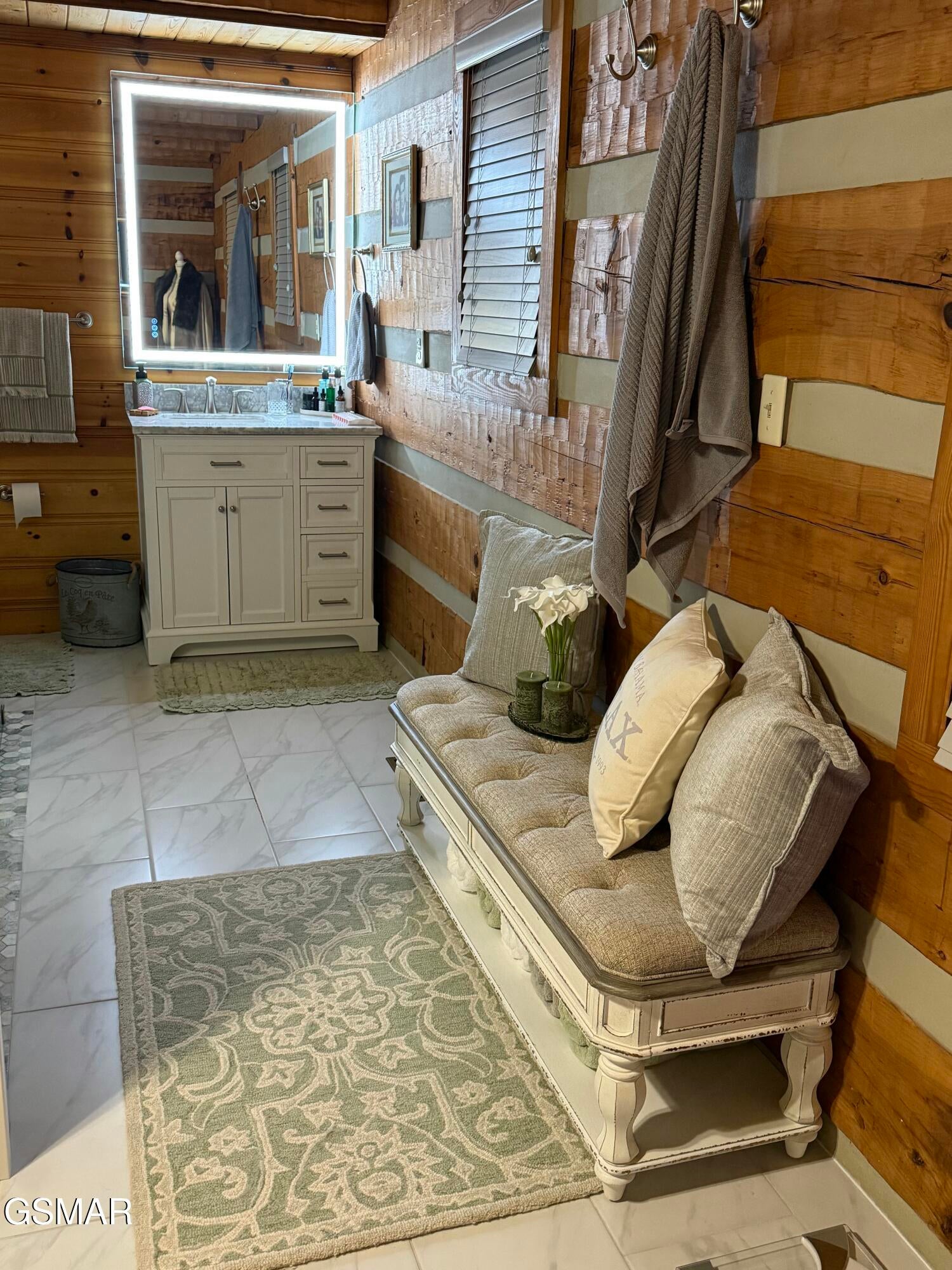 Dandridge, Tennessee, 37725, United States, ,4 BathroomsBathrooms,Residential,Active,1808382