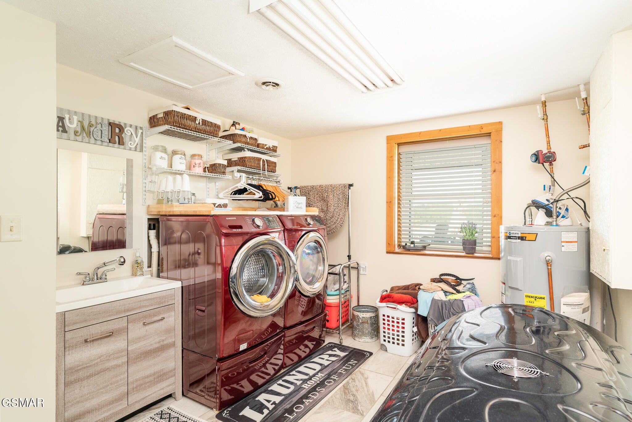 Dandridge, Tennessee, 37725, United States, ,4 BathroomsBathrooms,Residential,Active,1808382