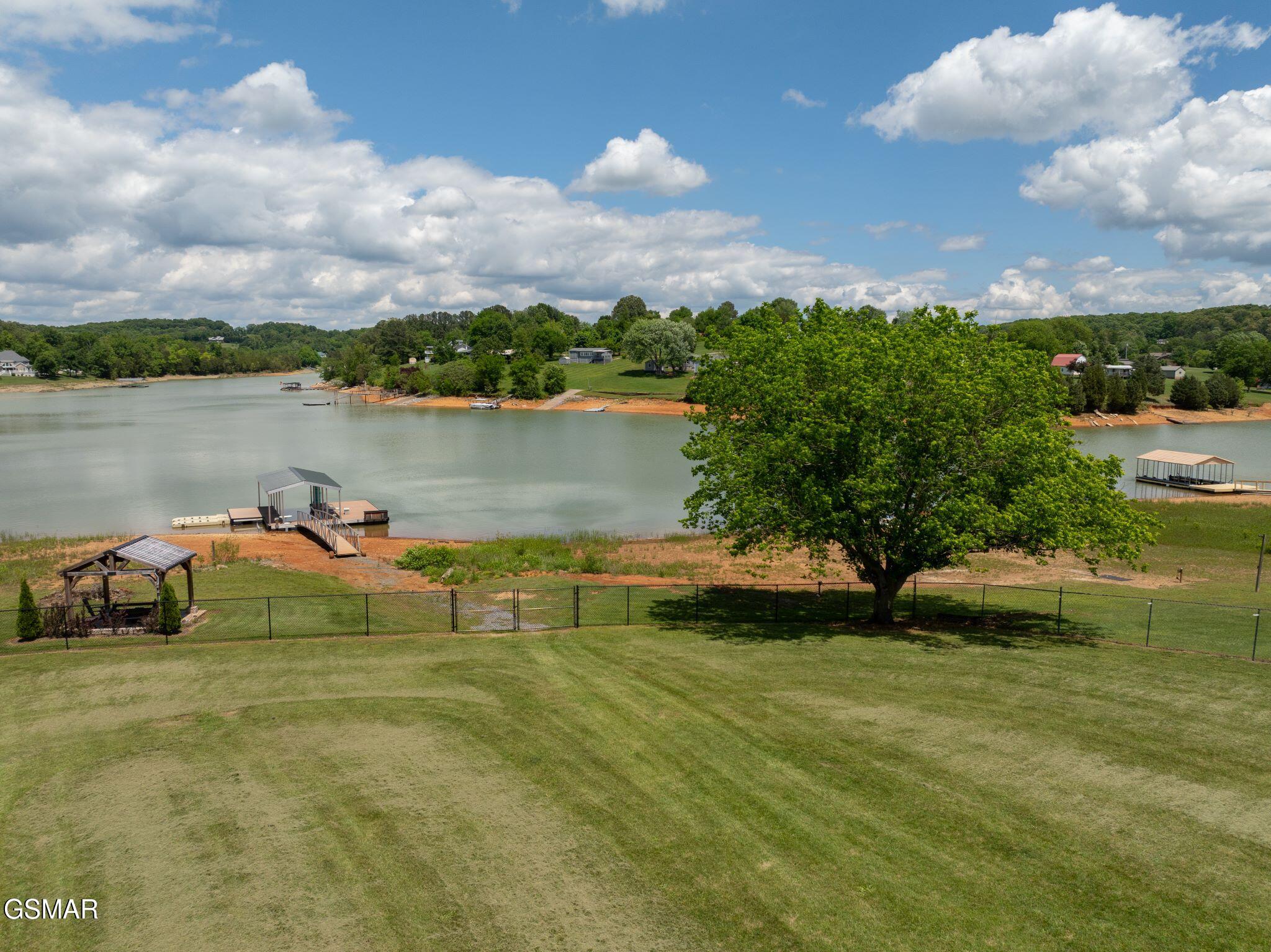 Dandridge, Tennessee, 37725, United States, ,4 BathroomsBathrooms,Residential,Active,1808382