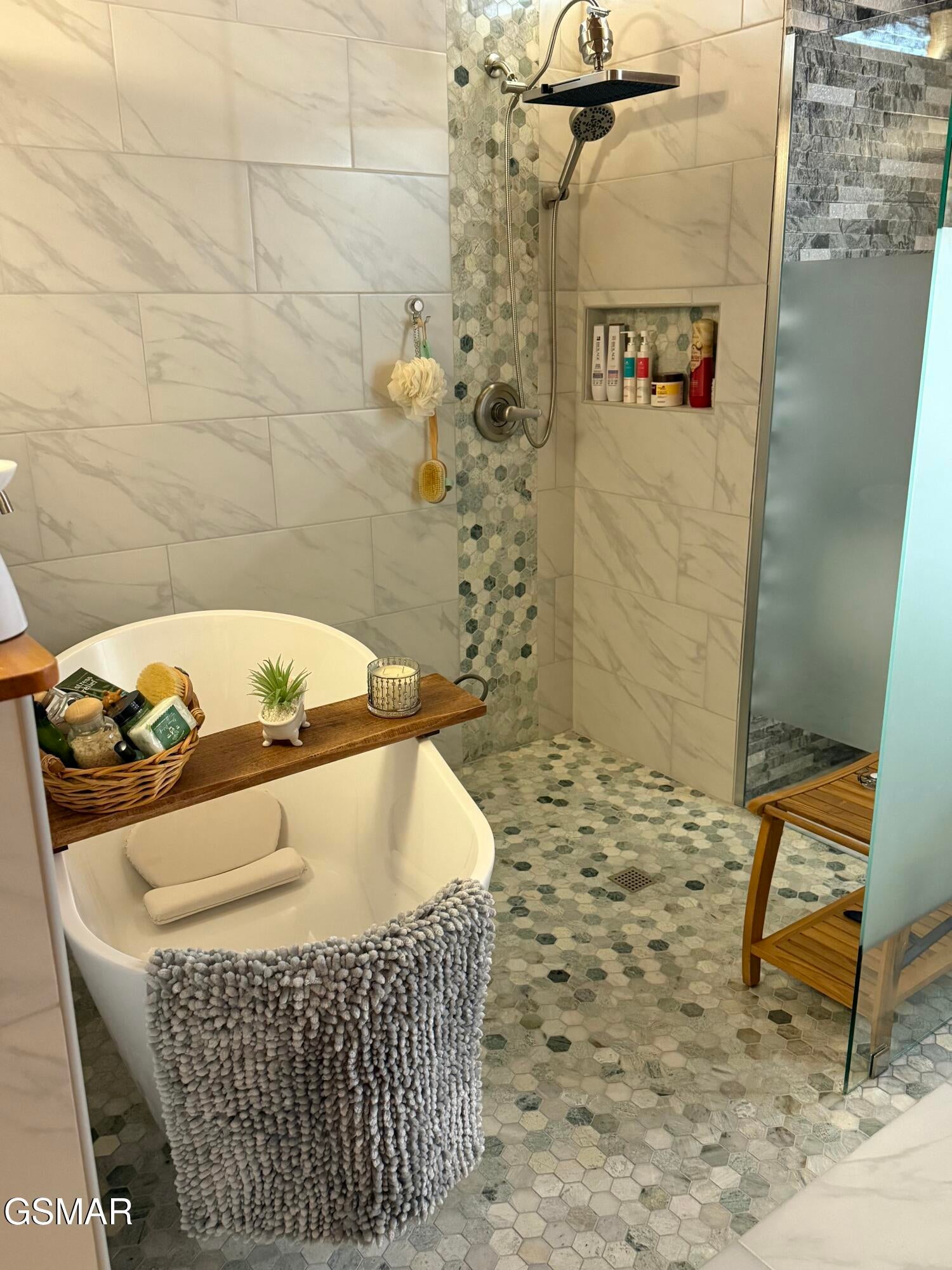 Dandridge, Tennessee, 37725, United States, ,4 BathroomsBathrooms,Residential,Active,1808382