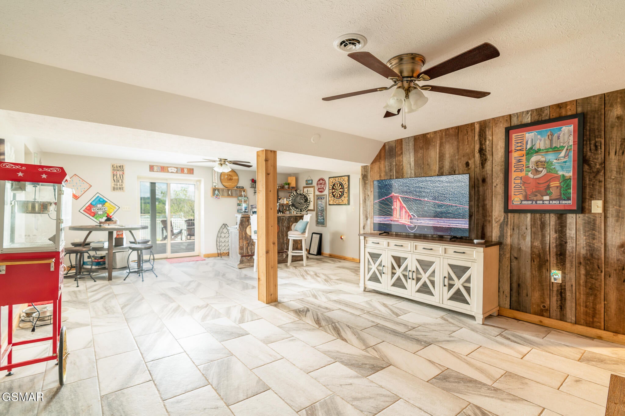 Dandridge, Tennessee, 37725, United States, ,4 BathroomsBathrooms,Residential,Active,1808382