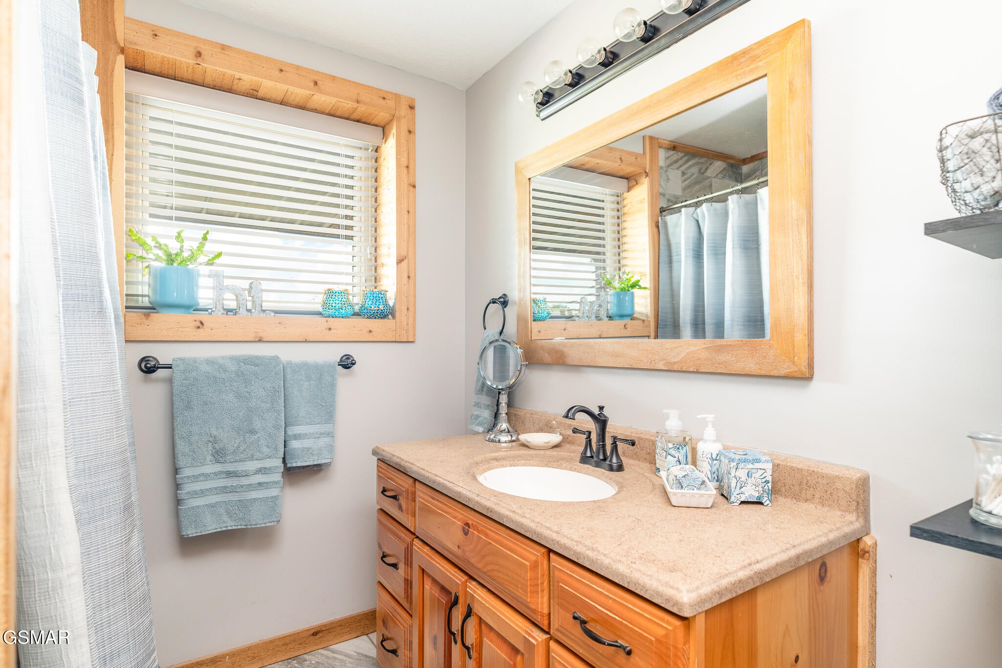 Dandridge, Tennessee, 37725, United States, ,4 BathroomsBathrooms,Residential,Active,1808382