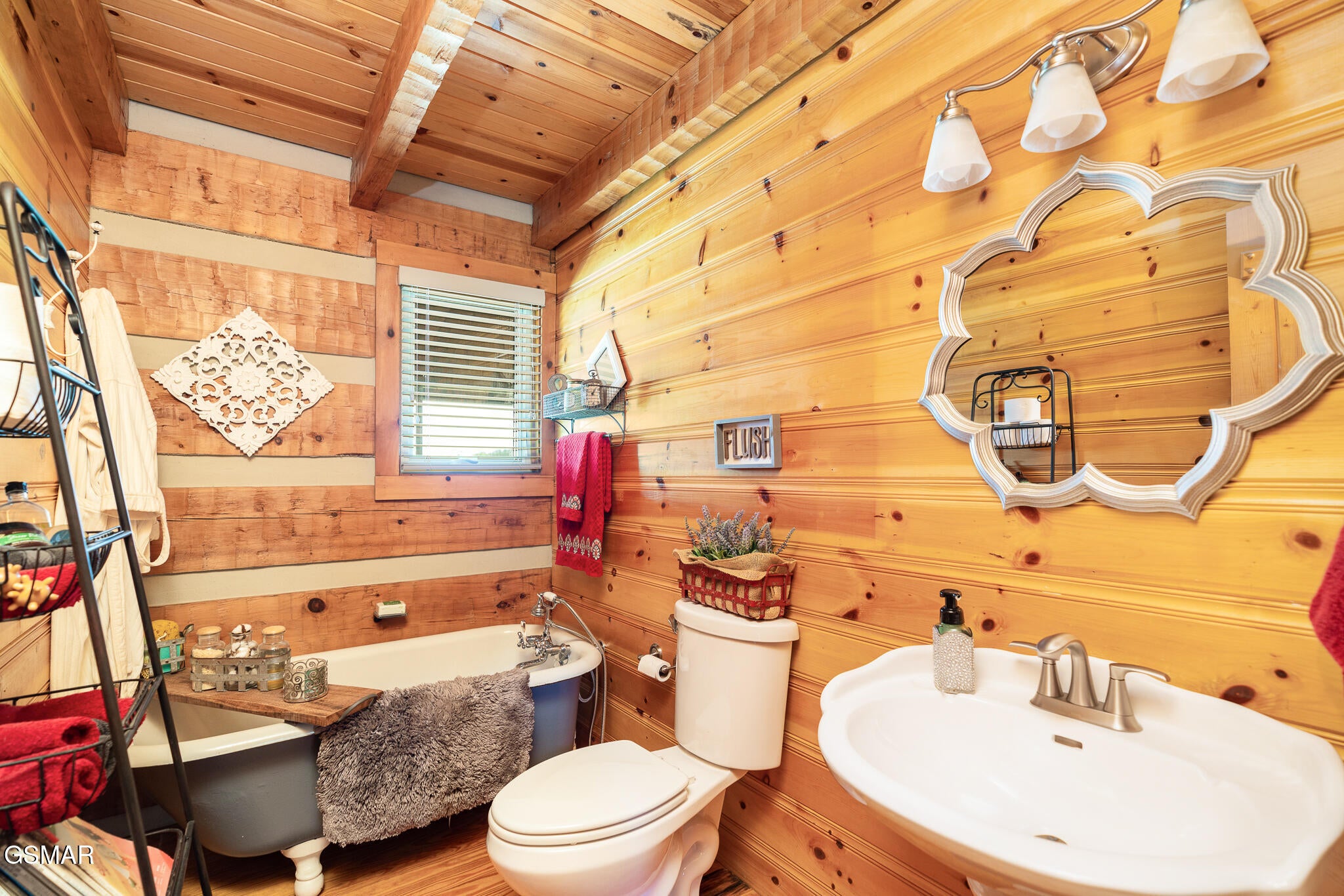 Dandridge, Tennessee, 37725, United States, ,4 BathroomsBathrooms,Residential,Active,1808382