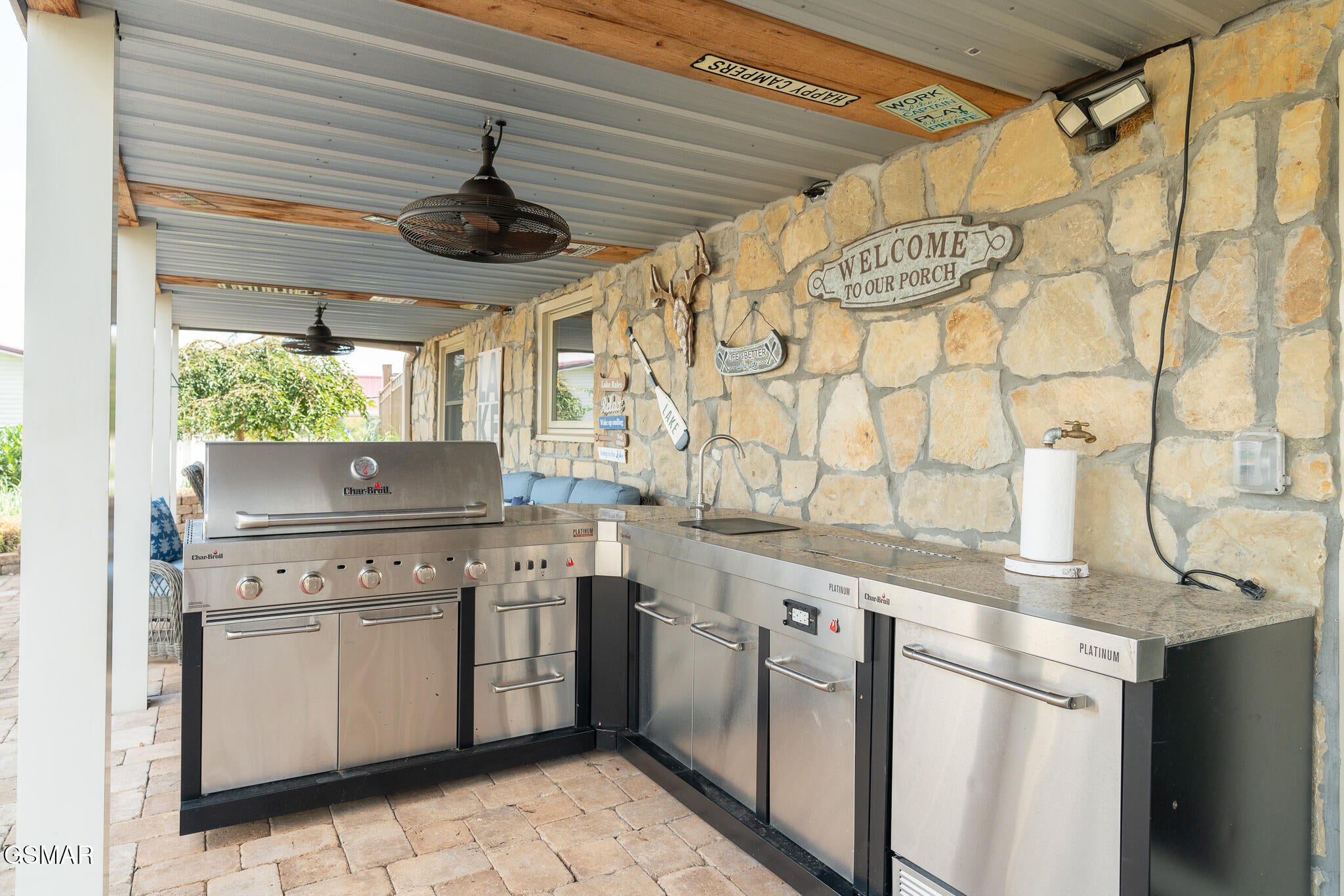 Dandridge, Tennessee, 37725, United States, ,4 BathroomsBathrooms,Residential,Active,1808382