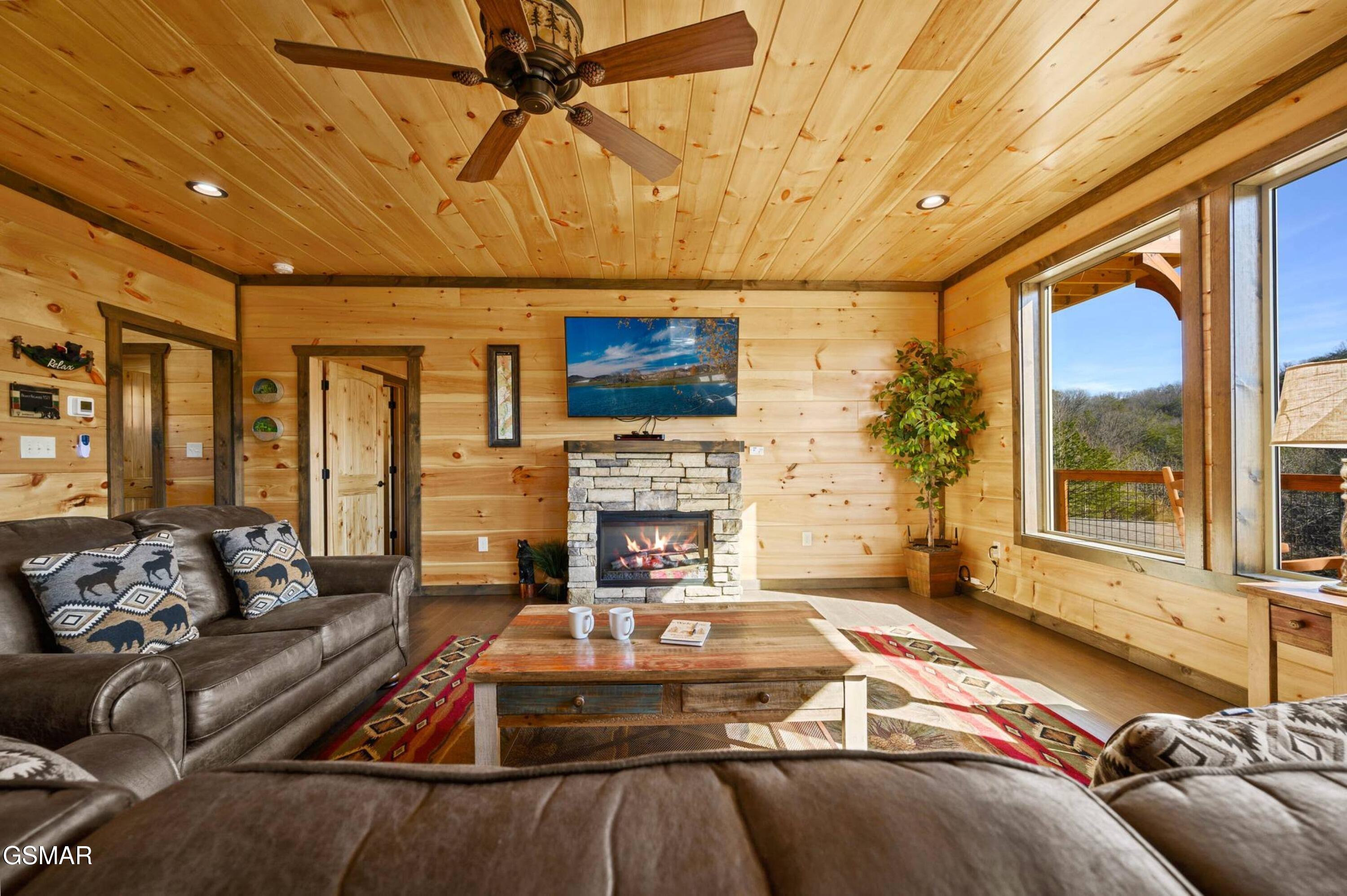 Sevierville, Tennessee, 37876, United States, 3 Bedrooms Bedrooms, ,5 BathroomsBathrooms,Residential,Active,1920243