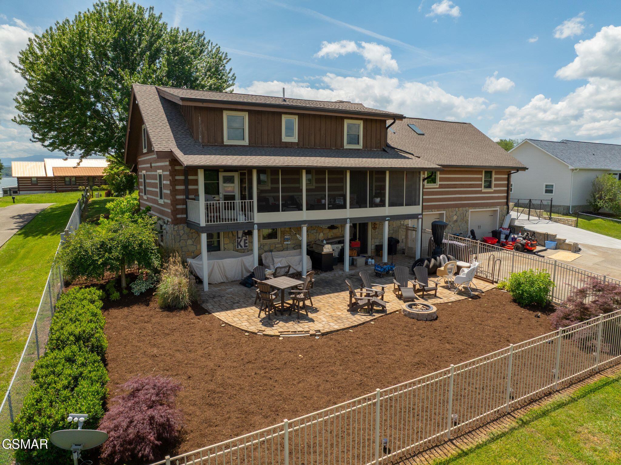 Dandridge, Tennessee, 37725, United States, ,4 BathroomsBathrooms,Residential,Active,1808382