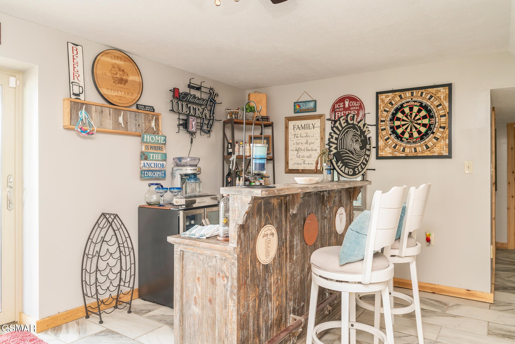 Dandridge, Tennessee, 37725, United States, ,4 BathroomsBathrooms,Residential,Active,1808382