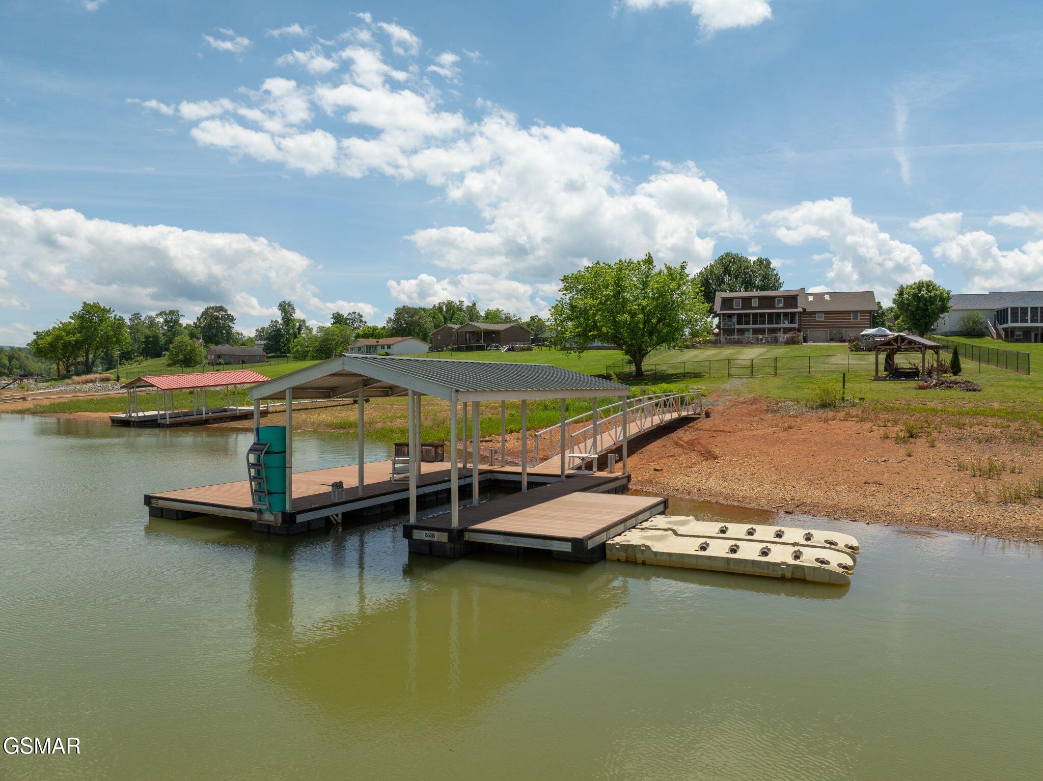 Dandridge, Tennessee, 37725, United States, ,4 BathroomsBathrooms,Residential,Active,1808382