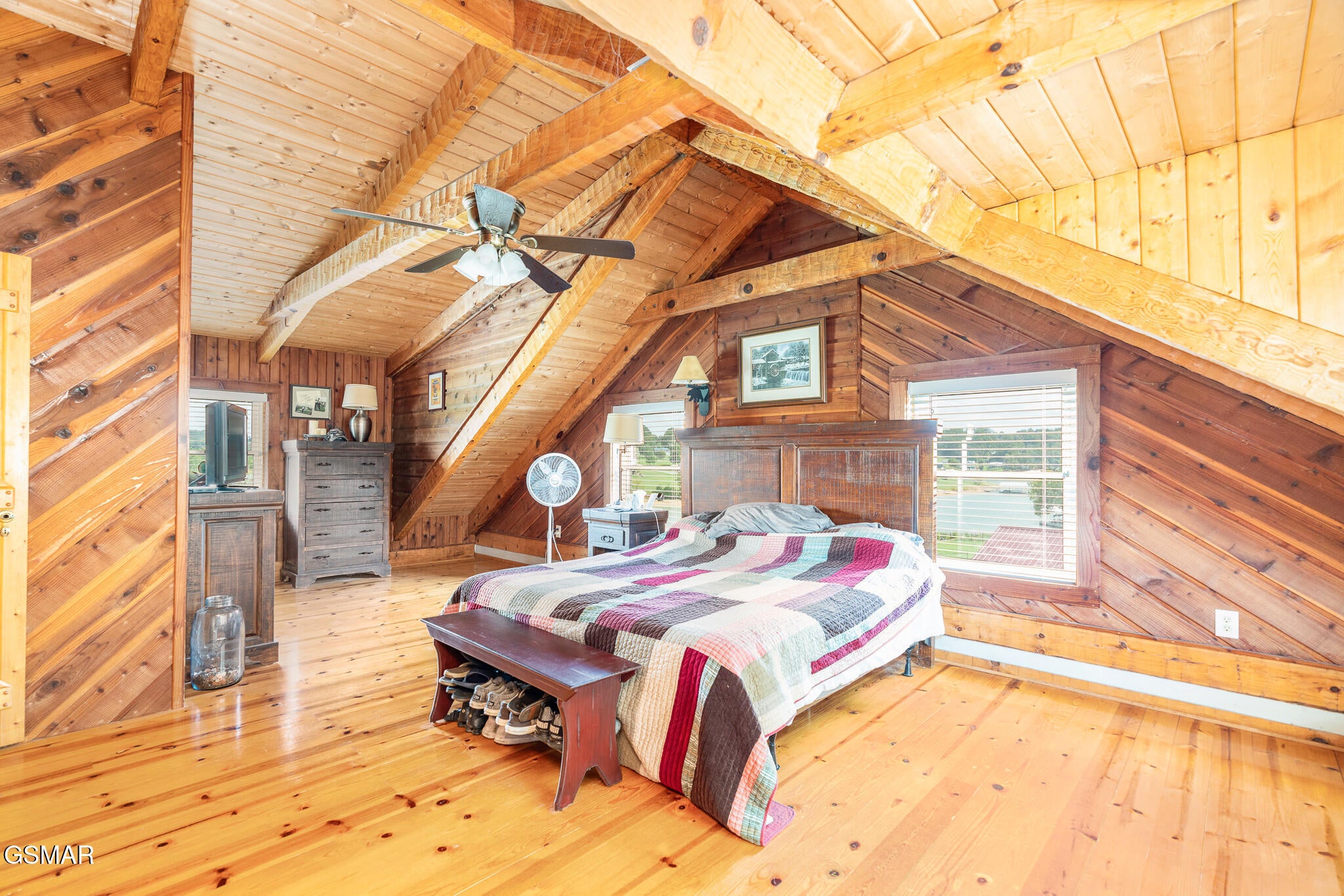 Dandridge, Tennessee, 37725, United States, ,4 BathroomsBathrooms,Residential,Active,1808382