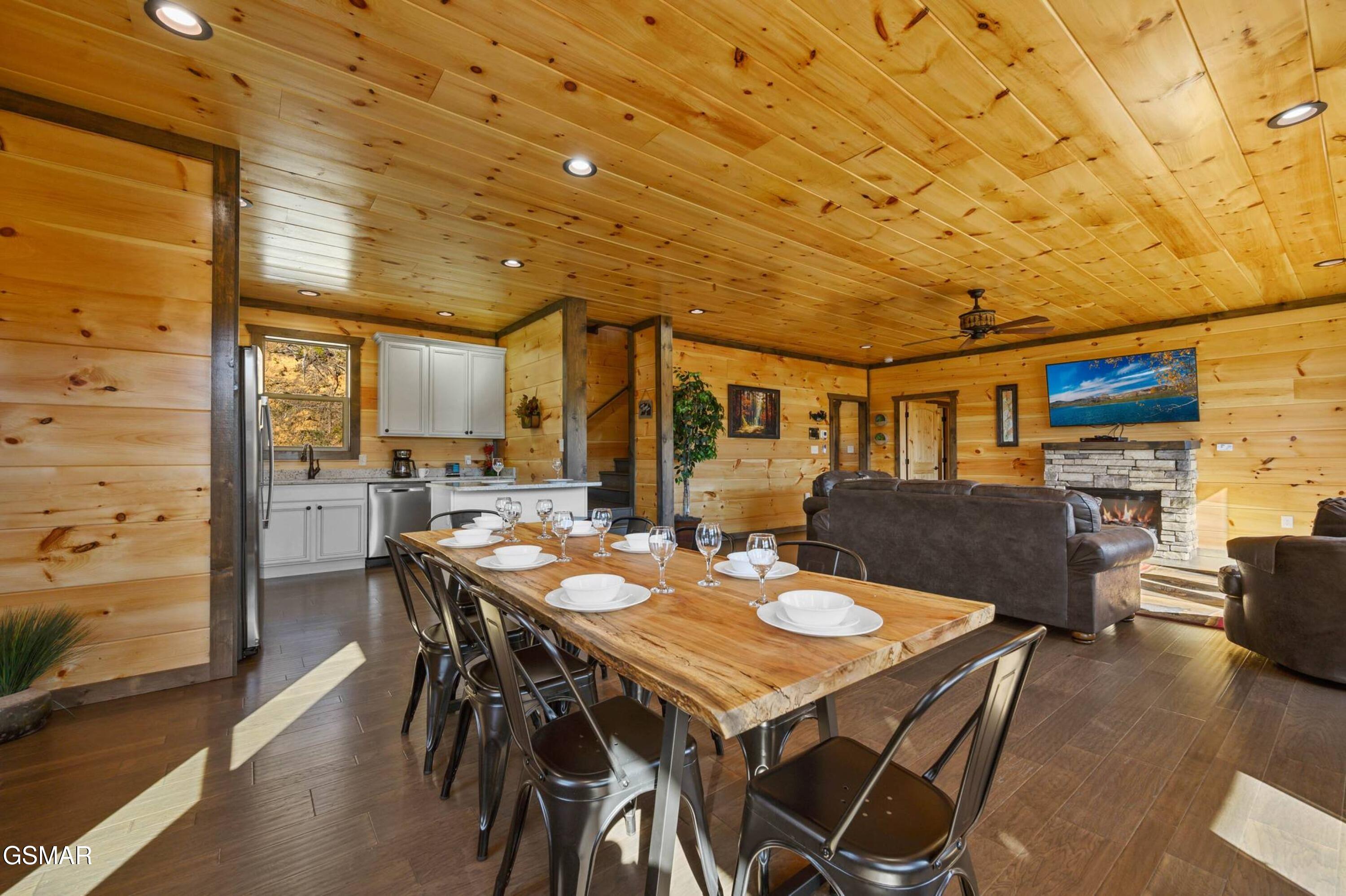 Sevierville, Tennessee, 37876, United States, 3 Bedrooms Bedrooms, ,5 BathroomsBathrooms,Residential,Active,1920243