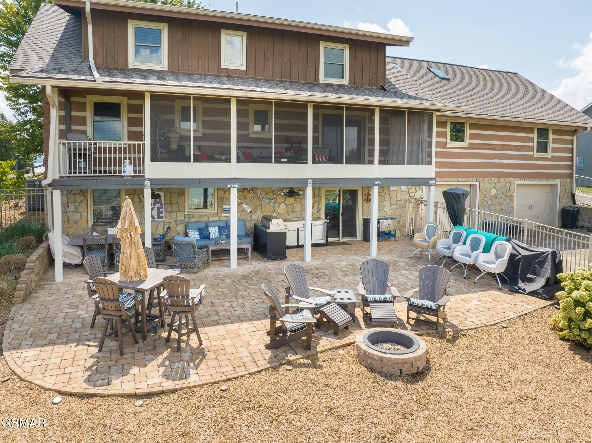 Dandridge, Tennessee, 37725, United States, ,4 BathroomsBathrooms,Residential,Active,1808382