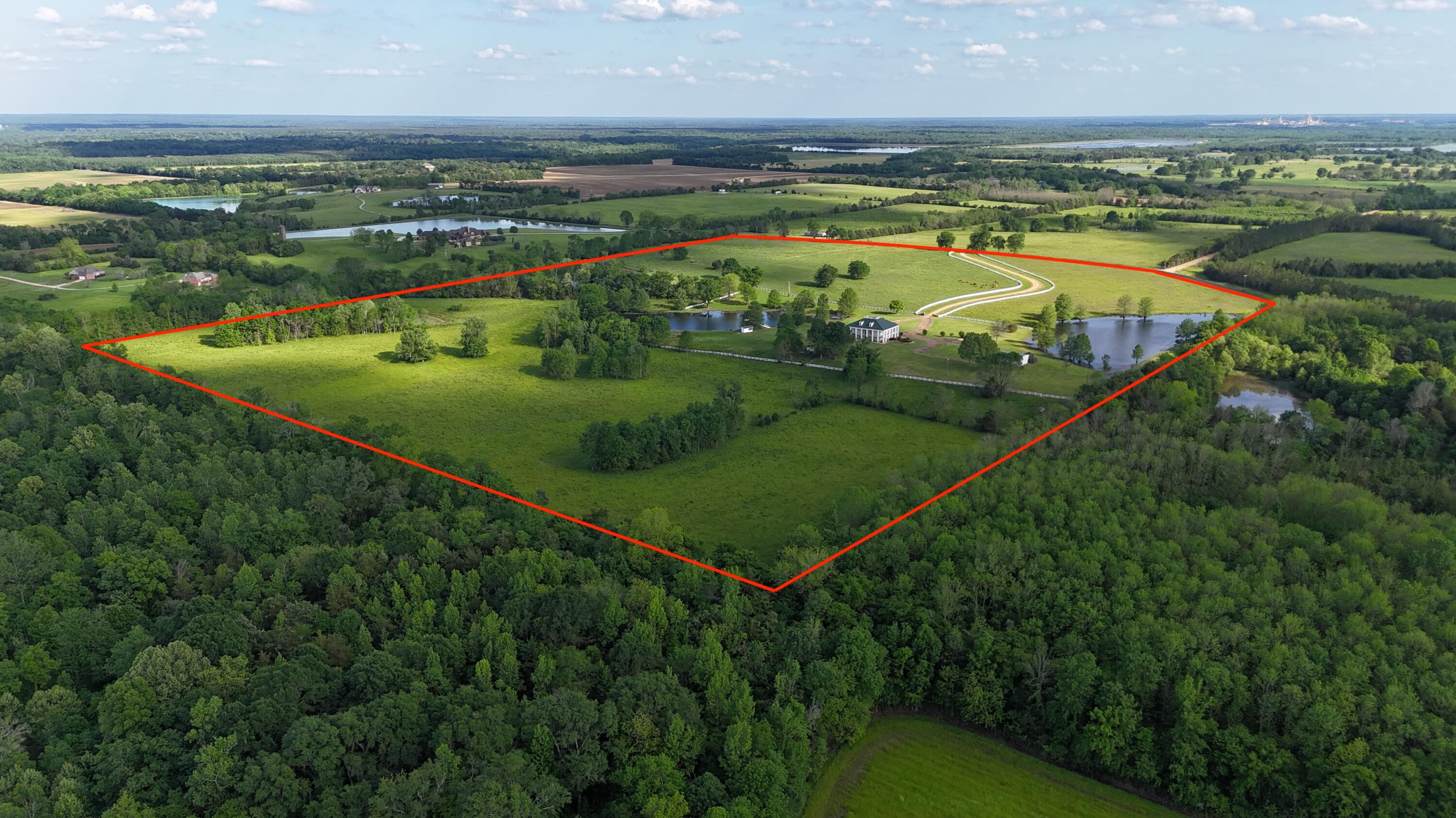 Columbus, Mississippi, 39701, United States, ,4 BathroomsBathrooms,Residential,Active,1798185