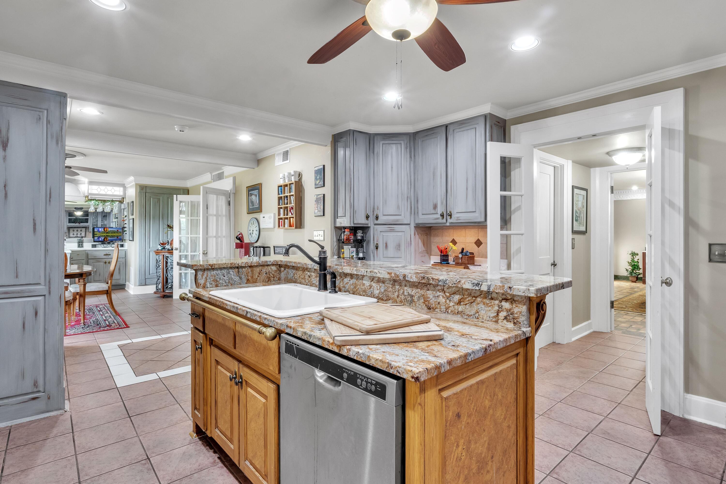 Columbus, Mississippi, 39701, United States, 6 Bedrooms Bedrooms, ,4 BathroomsBathrooms,Residential,Active,1953709