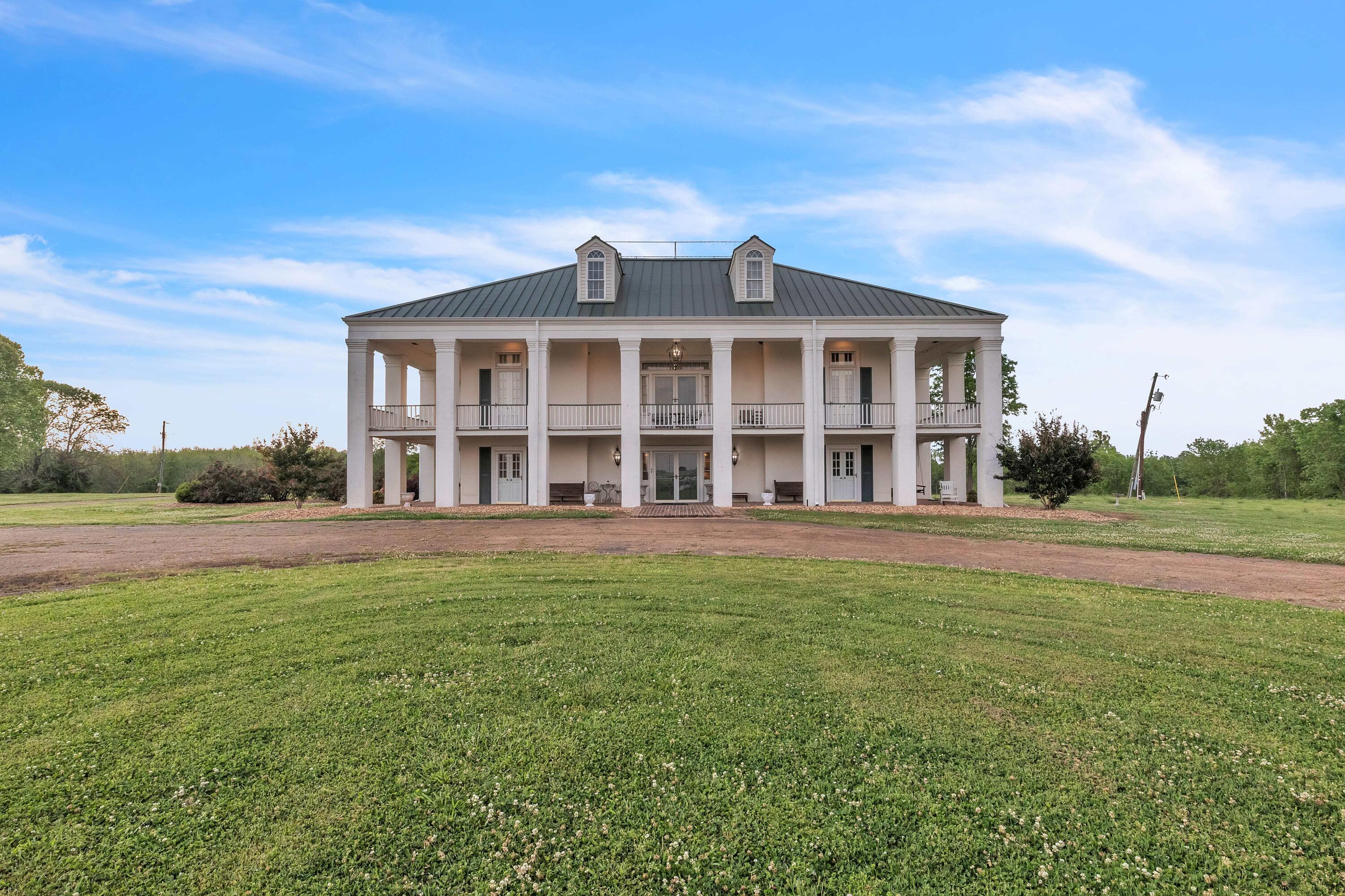 Columbus, Mississippi, 39701, United States, 6 Bedrooms Bedrooms, ,4 BathroomsBathrooms,Residential,Active,1953709