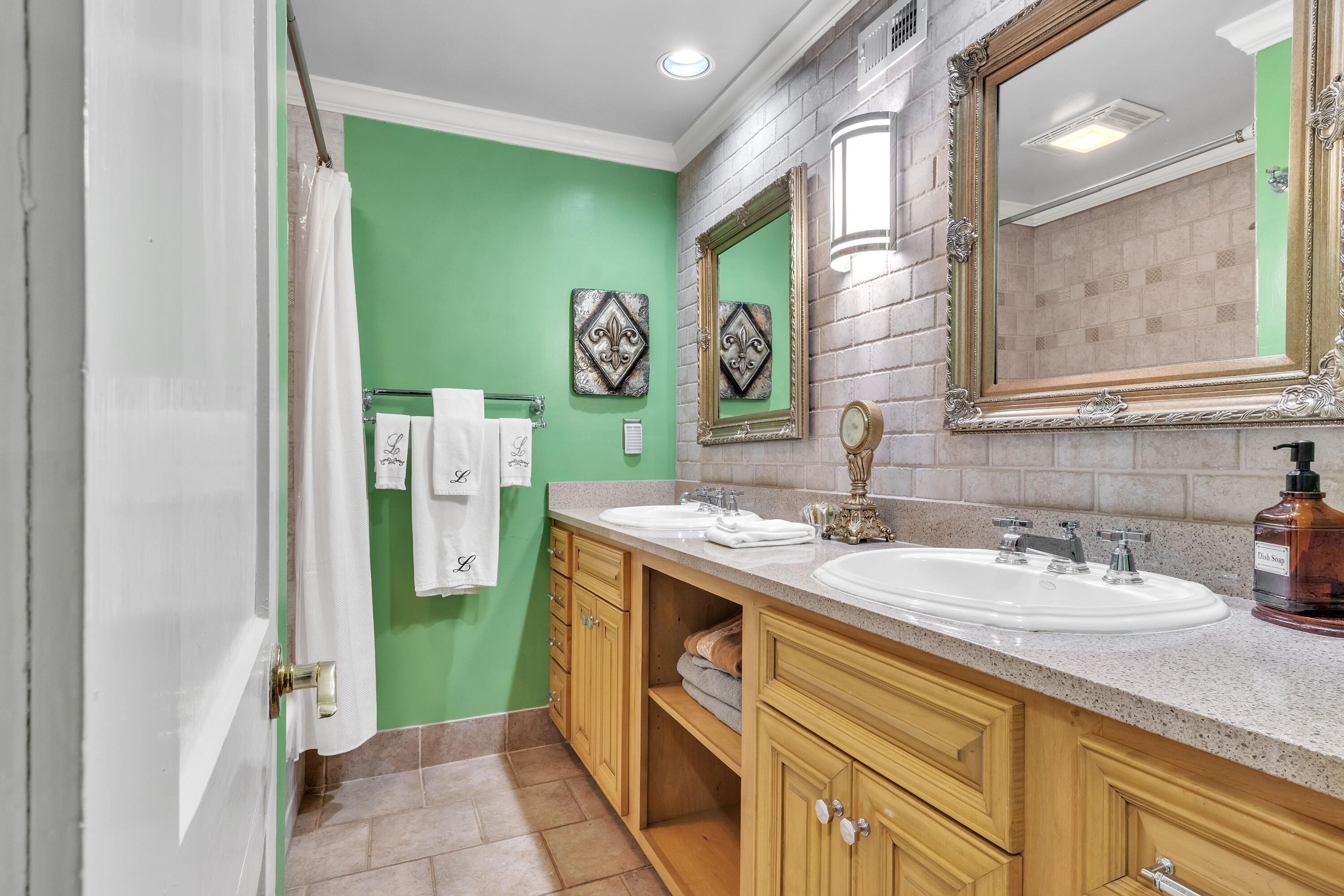 Columbus, Mississippi, 39701, United States, ,4 BathroomsBathrooms,Residential,Active,1798185