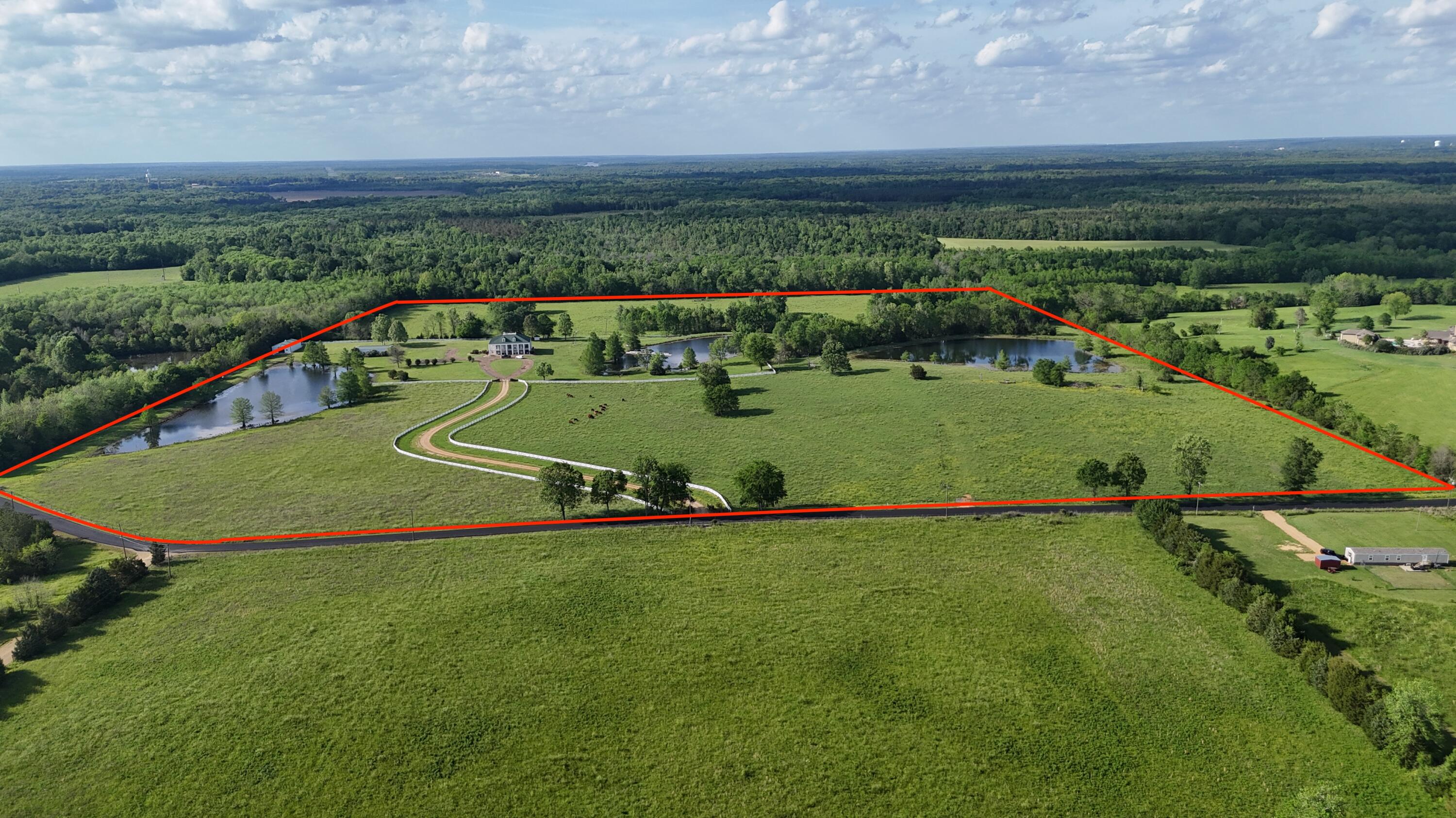 Columbus, Mississippi, 39701, United States, ,4 BathroomsBathrooms,Residential,Active,1798185