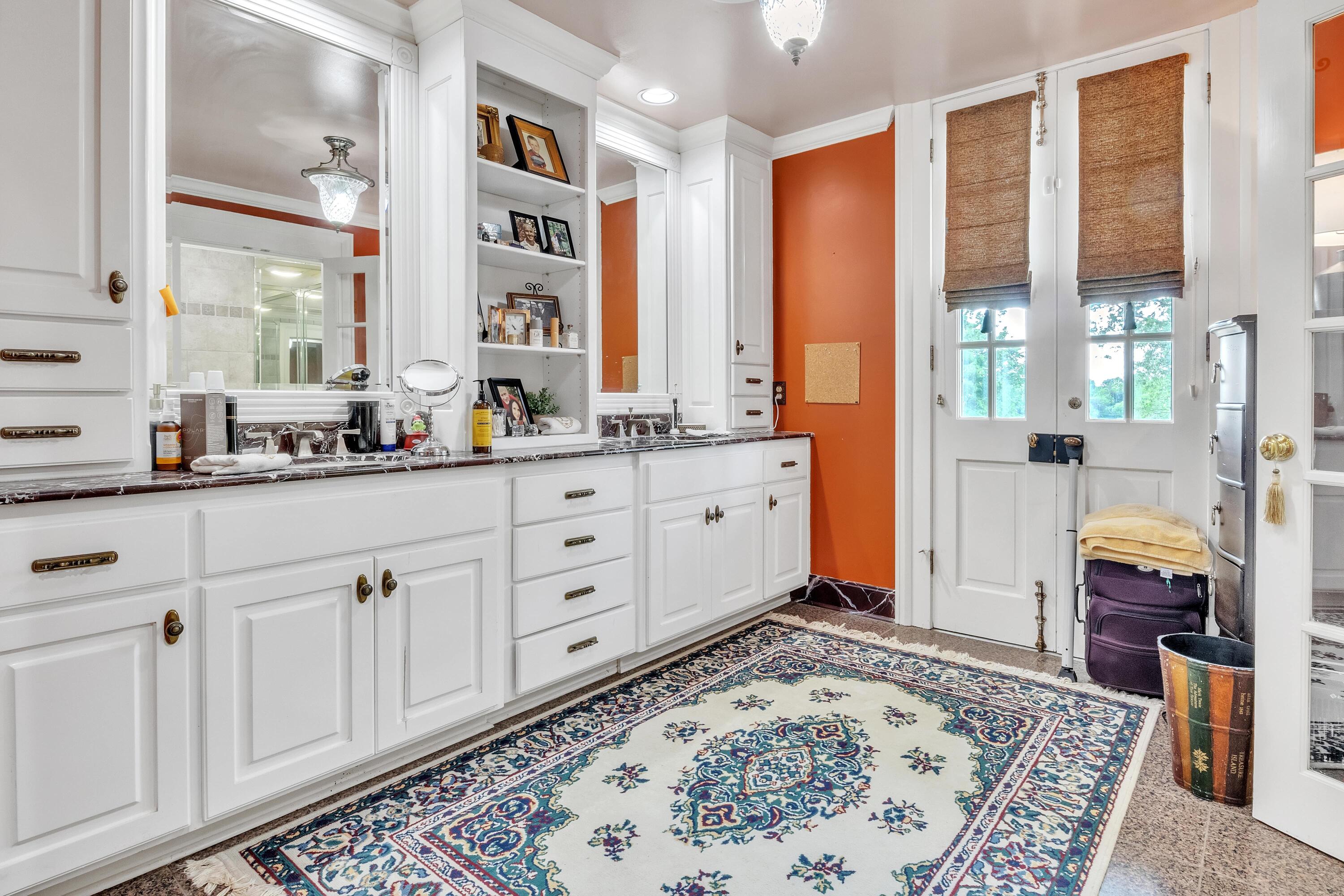 Columbus, Mississippi, 39701, United States, 6 Bedrooms Bedrooms, ,4 BathroomsBathrooms,Residential,Active,1953709