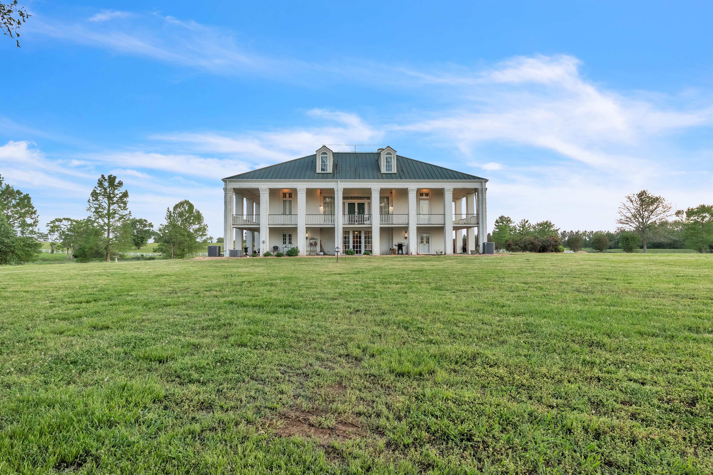 Columbus, Mississippi, 39701, United States, 6 Bedrooms Bedrooms, ,4 BathroomsBathrooms,Residential,Active,1953709