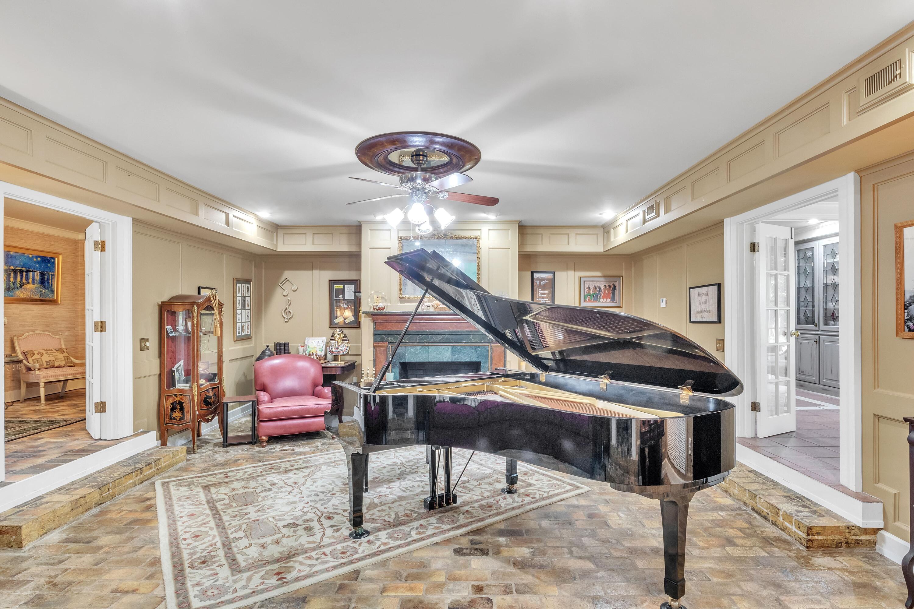 Columbus, Mississippi, 39701, United States, 6 Bedrooms Bedrooms, ,4 BathroomsBathrooms,Residential,Active,1953709