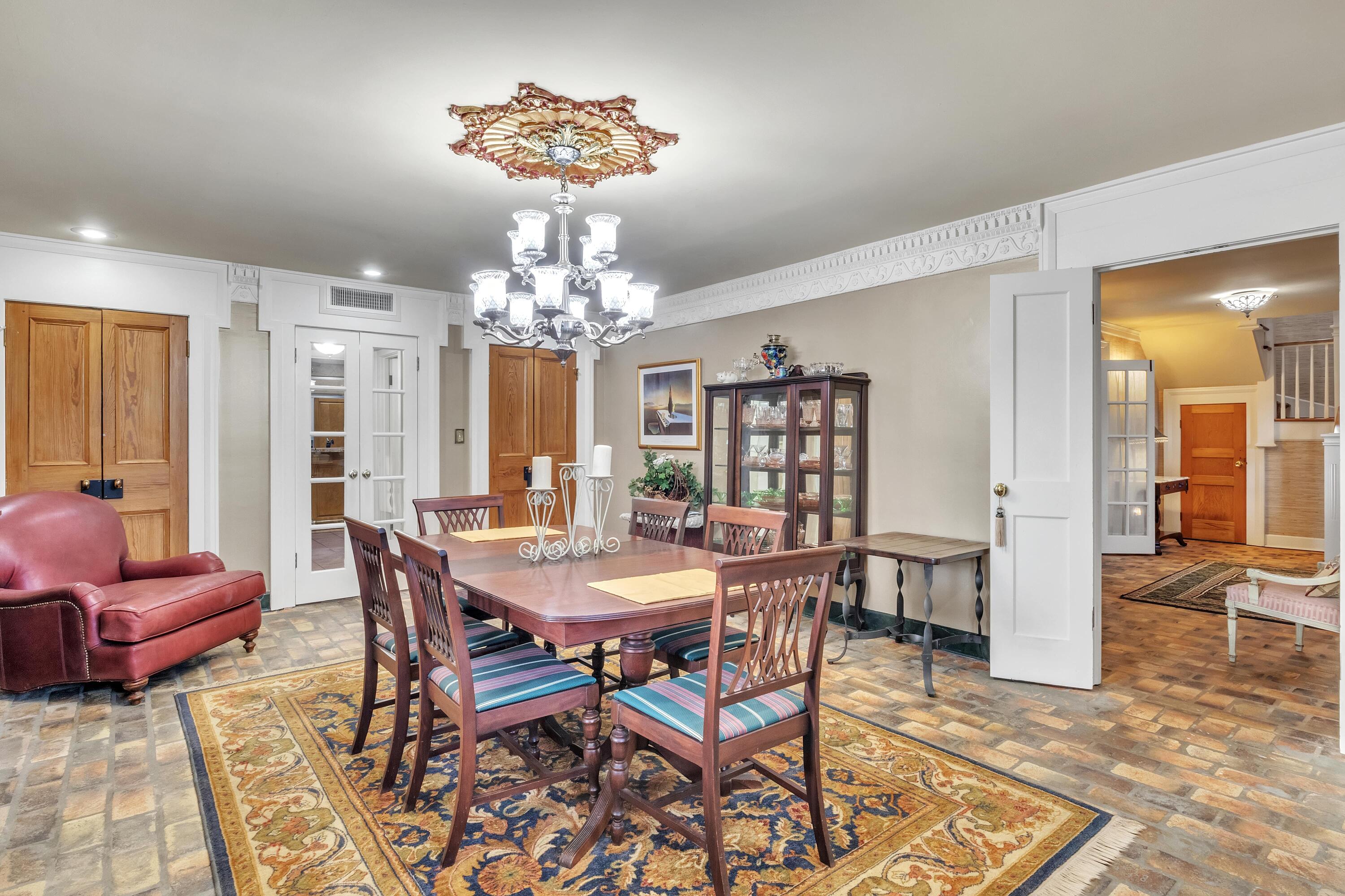 Columbus, Mississippi, 39701, United States, 6 Bedrooms Bedrooms, ,4 BathroomsBathrooms,Residential,Active,1953709