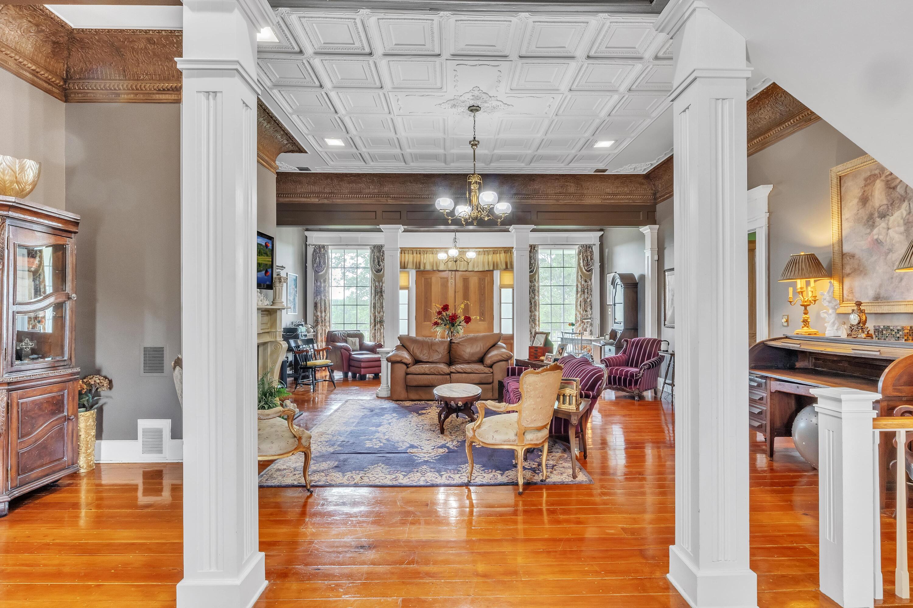 Columbus, Mississippi, 39701, United States, 6 Bedrooms Bedrooms, ,4 BathroomsBathrooms,Residential,Active,1953709