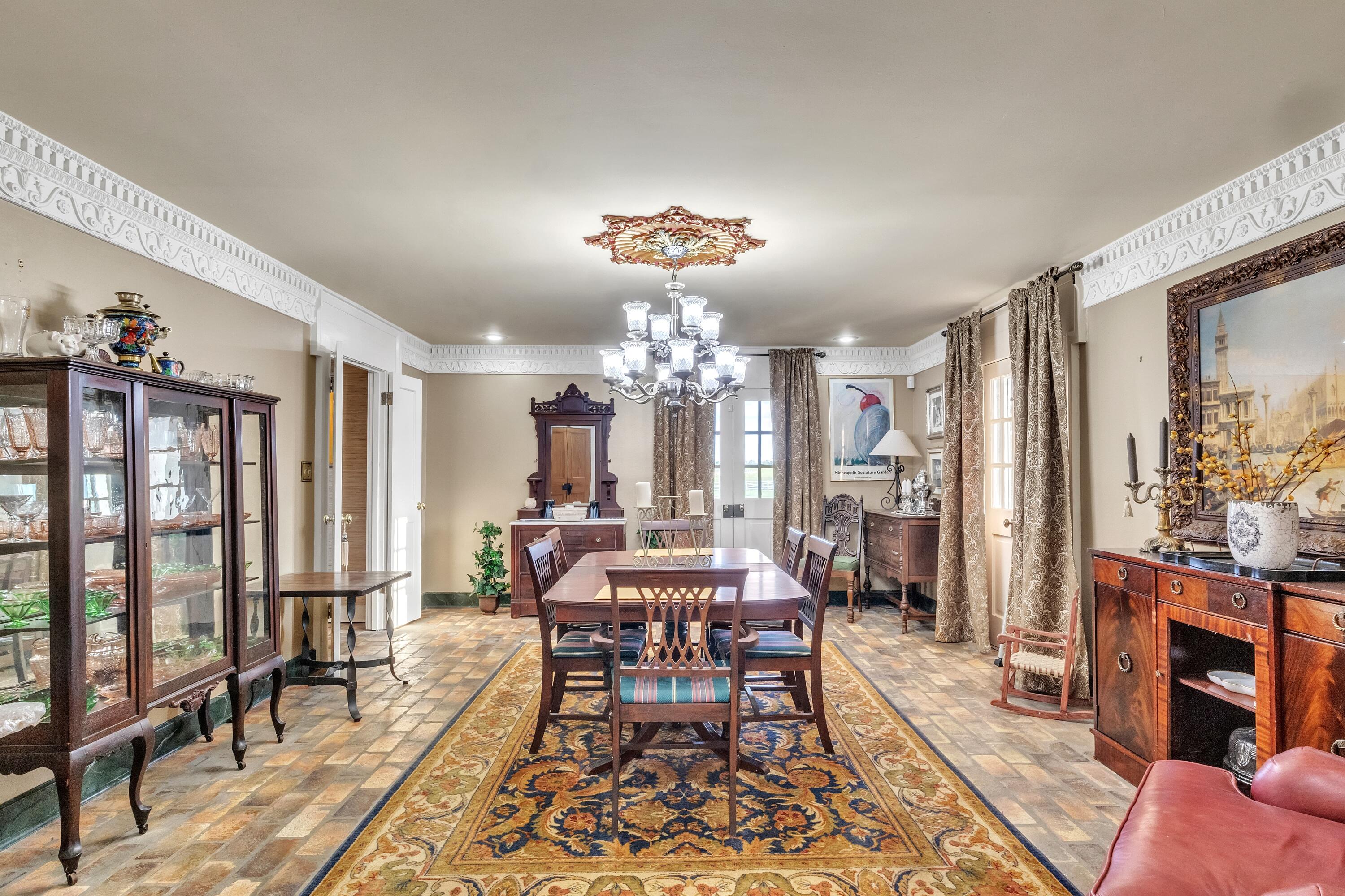 Columbus, Mississippi, 39701, United States, 6 Bedrooms Bedrooms, ,4 BathroomsBathrooms,Residential,Active,1953709