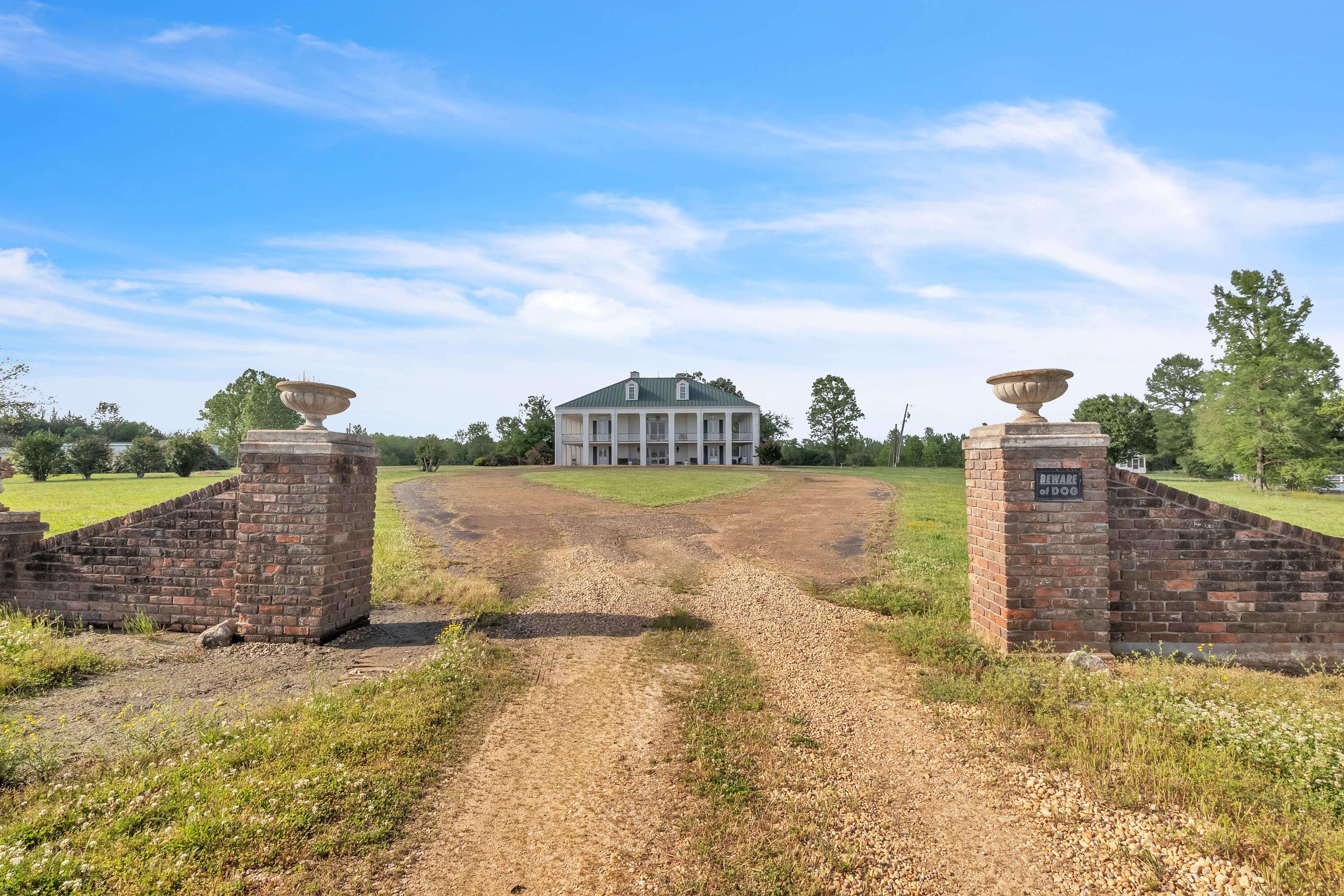 Columbus, Mississippi, 39701, United States, ,4 BathroomsBathrooms,Residential,Active,1798185