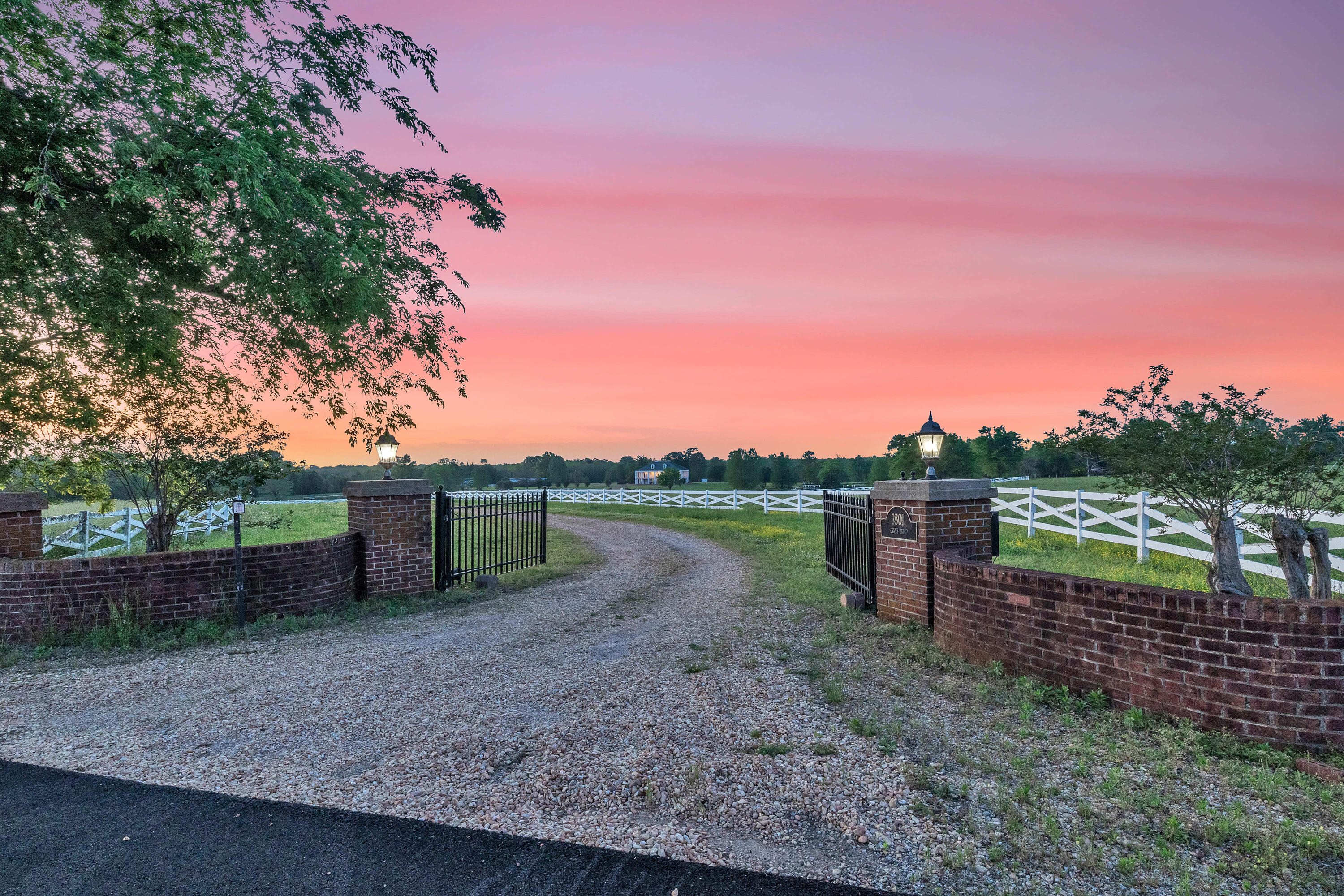 Columbus, Mississippi, 39701, United States, ,4 BathroomsBathrooms,Residential,Active,1798185