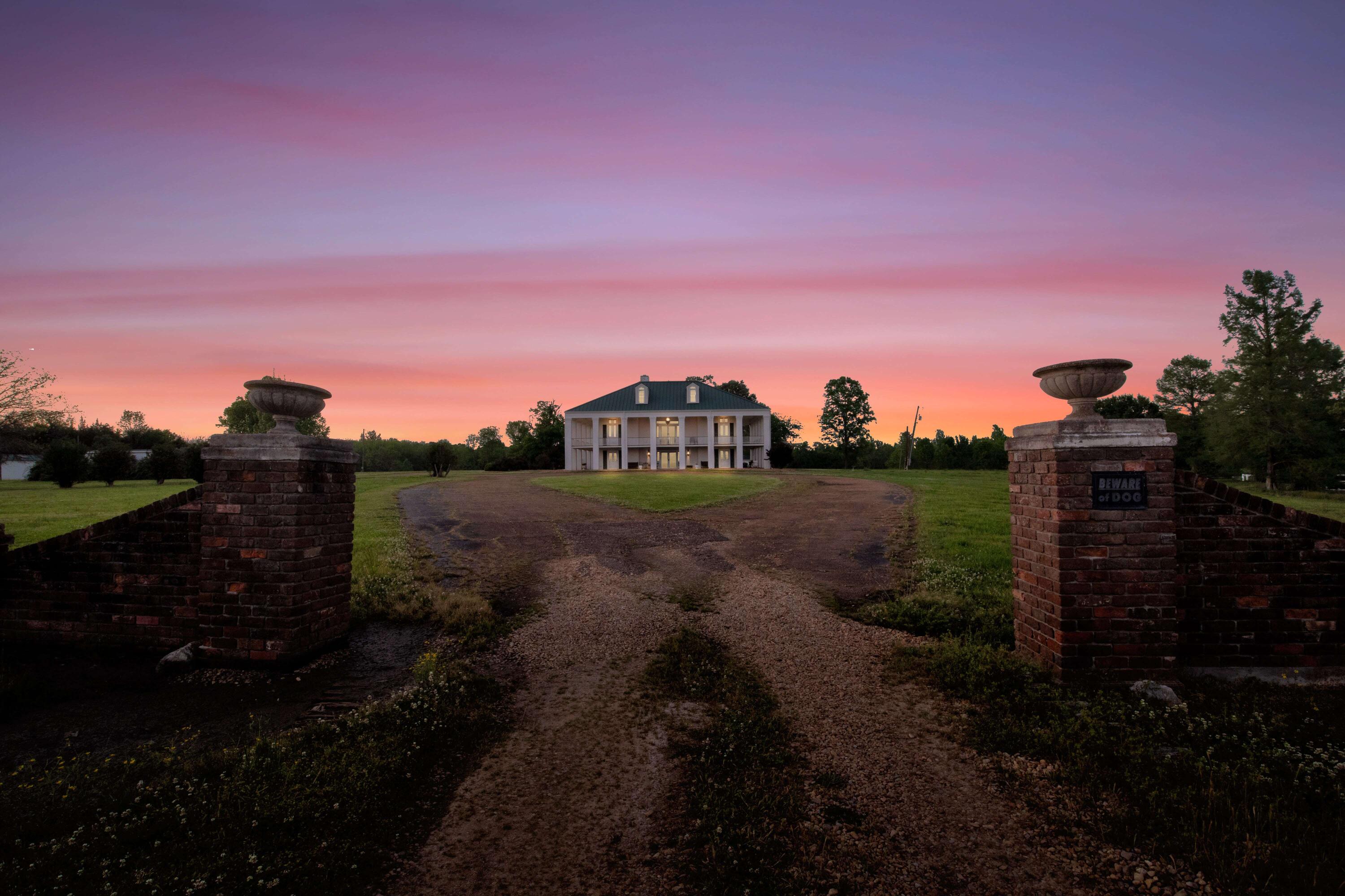 Columbus, Mississippi, 39701, United States, 6 Bedrooms Bedrooms, ,4 BathroomsBathrooms,Residential,Active,1953709