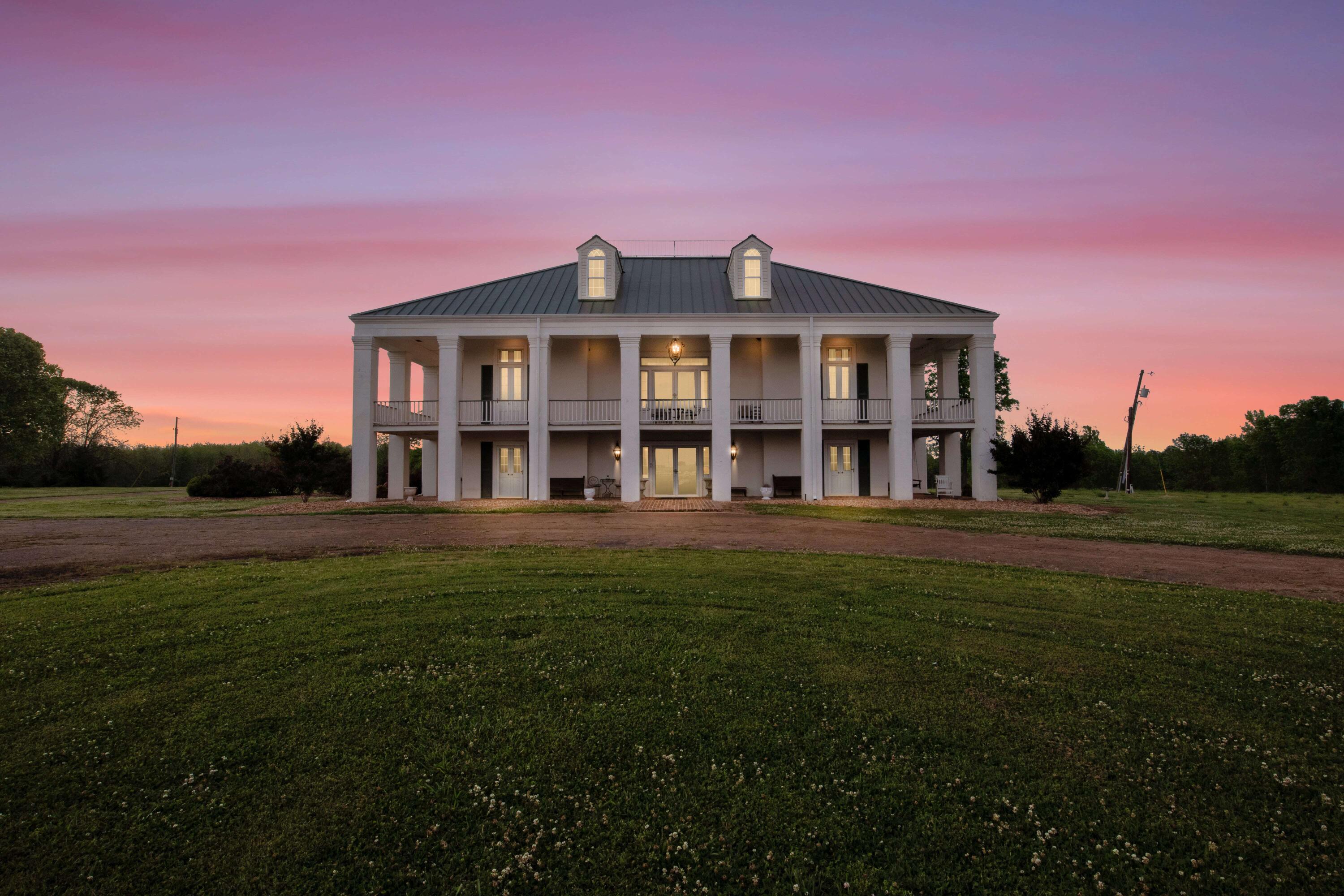 Columbus, Mississippi, 39701, United States, 6 Bedrooms Bedrooms, ,4 BathroomsBathrooms,Residential,Active,1953709