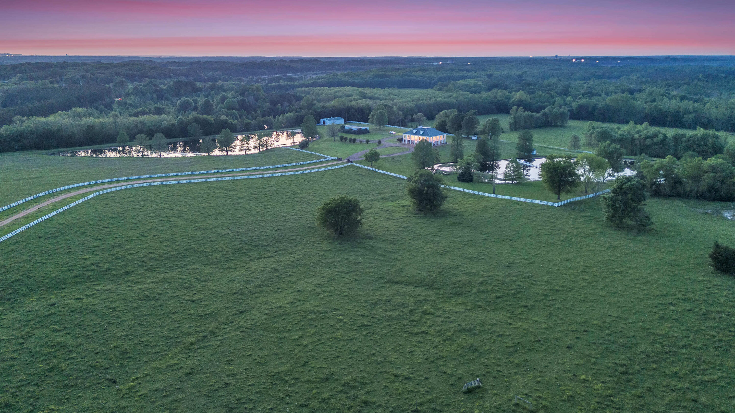 Columbus, Mississippi, 39701, United States, 6 Bedrooms Bedrooms, ,4 BathroomsBathrooms,Residential,Active,1953709