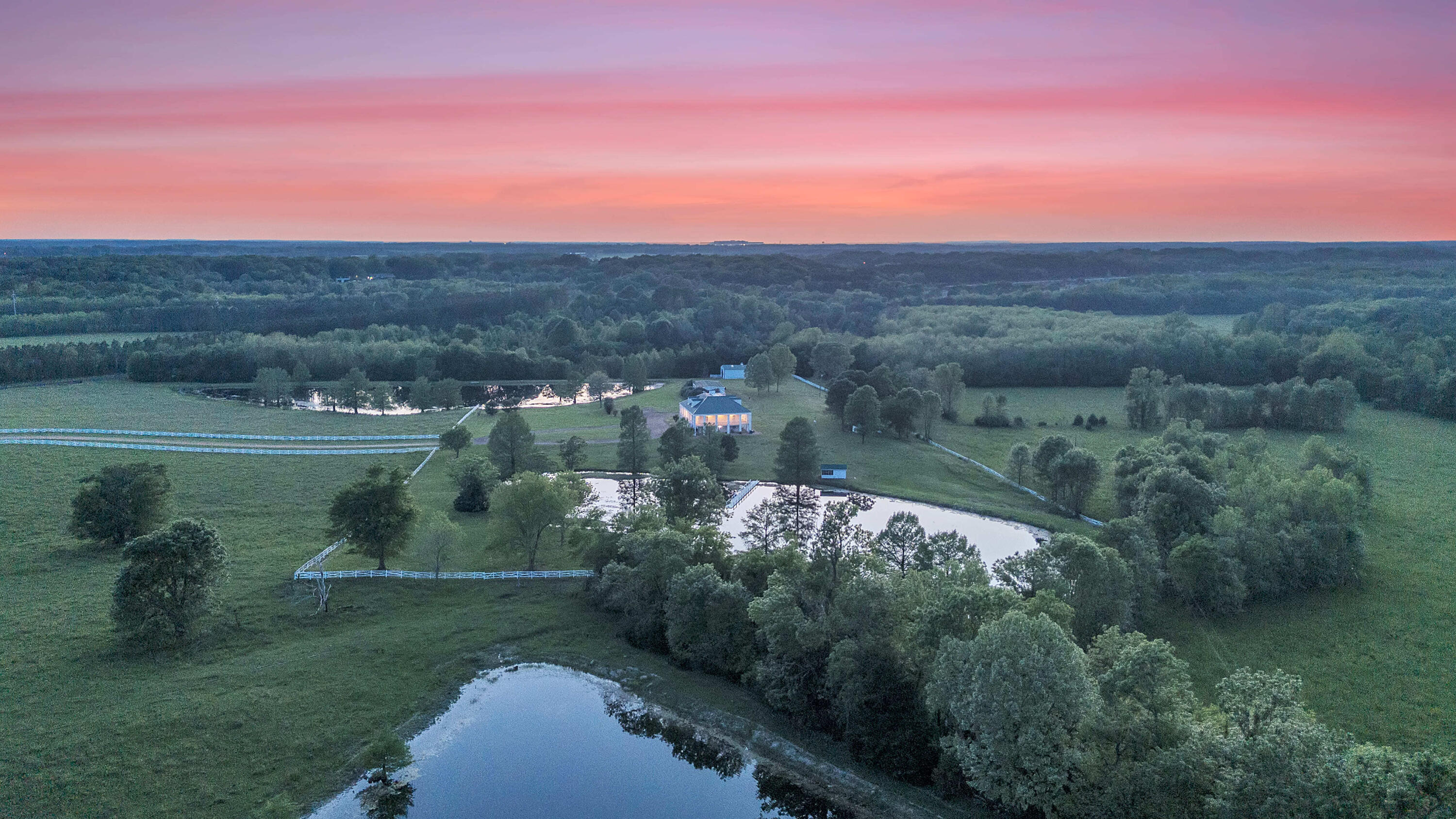 Columbus, Mississippi, 39701, United States, 6 Bedrooms Bedrooms, ,4 BathroomsBathrooms,Residential,Active,1953709