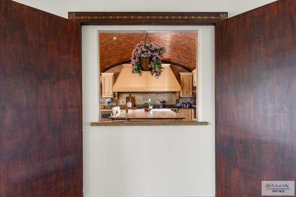 Brownsville, Texas, 78520, United States, 5 Bedrooms Bedrooms, ,8 BathroomsBathrooms,Residential,Active,1933898