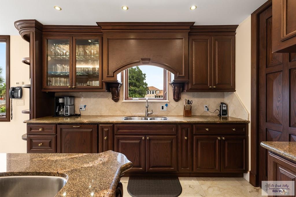 Brownsville, Texas, 78526, United States, 5 Bedrooms Bedrooms, ,6 BathroomsBathrooms,Residential,Active,2007121