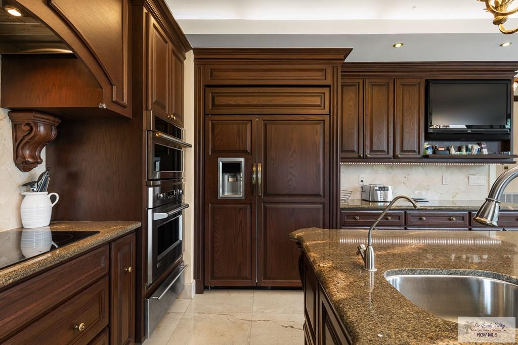 Brownsville, Texas, 78526, United States, 5 Bedrooms Bedrooms, ,6 BathroomsBathrooms,Residential,Active,2007121