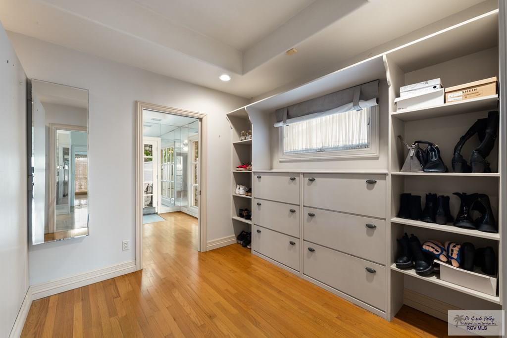 Brownsville, Texas, 78520, United States, 5 Bedrooms Bedrooms, ,8 BathroomsBathrooms,Residential,Active,2007113