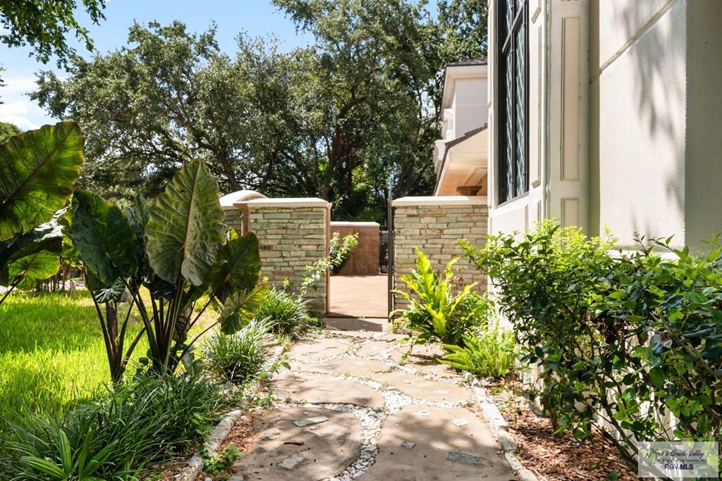 Brownsville, Texas, 78520, United States, 5 Bedrooms Bedrooms, ,8 BathroomsBathrooms,Residential,Active,1933898
